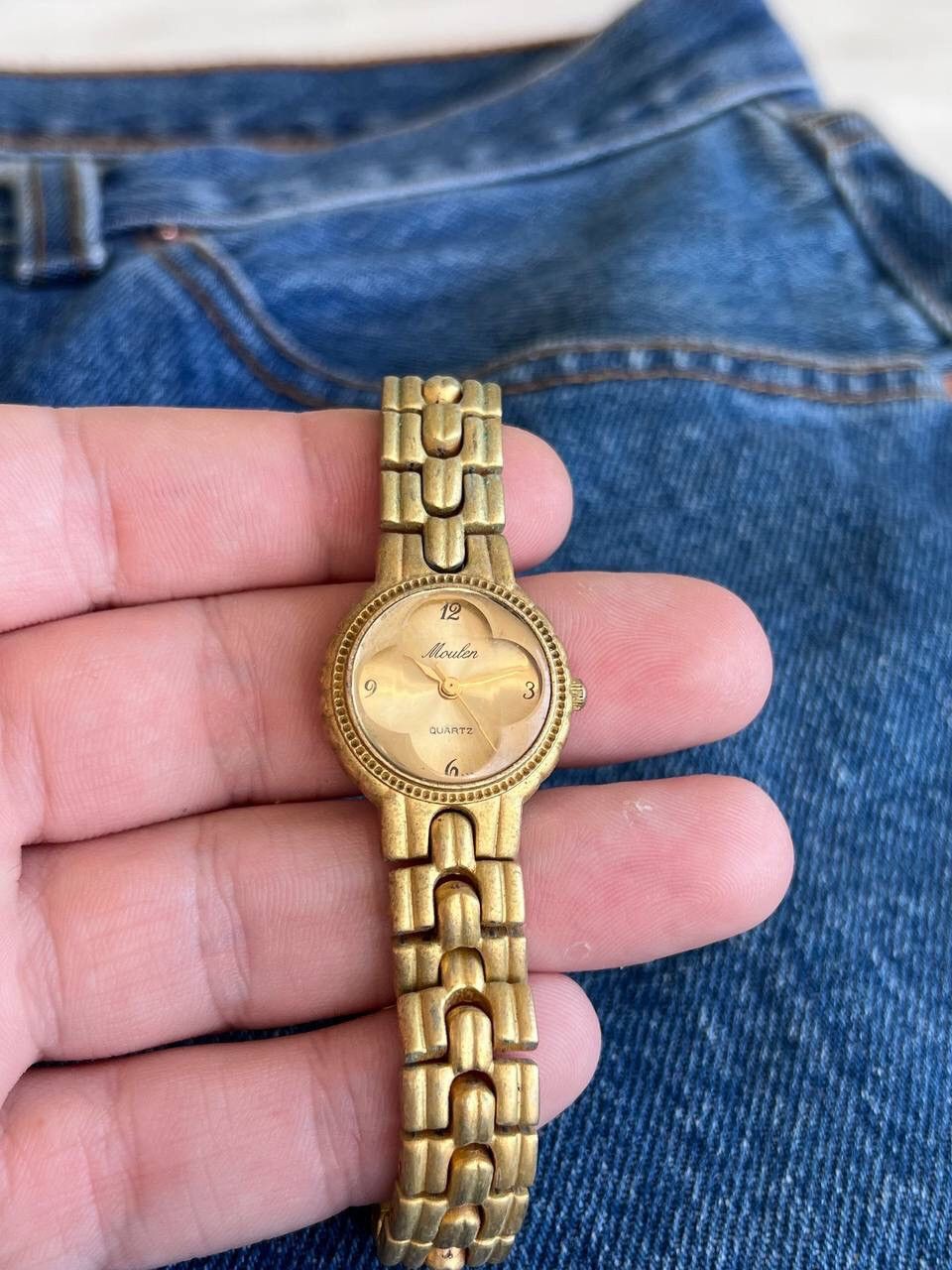 Japanese Brand × Vintage Vintage Gold Tone Japanese style futuristic Watch Retro 00s Size ONE SIZE - 4 Thumbnail