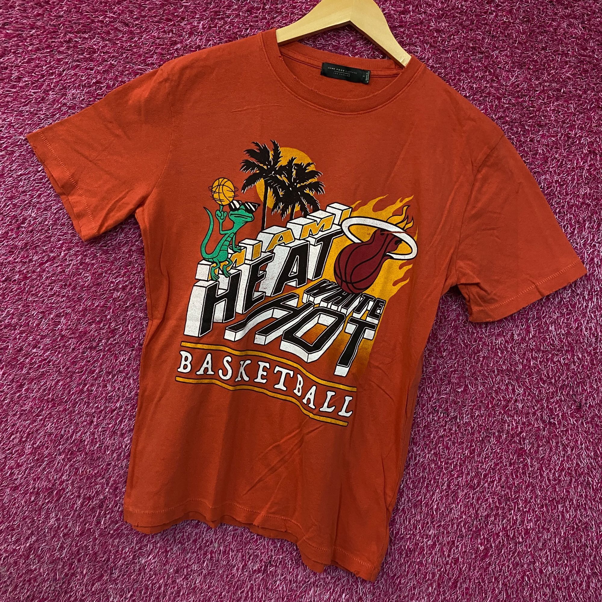 Junk Food Miami Heat White Hot Basketball Graphic T-Shirt Small Size US S / EU 44-46 / 1 - 3 Thumbnail