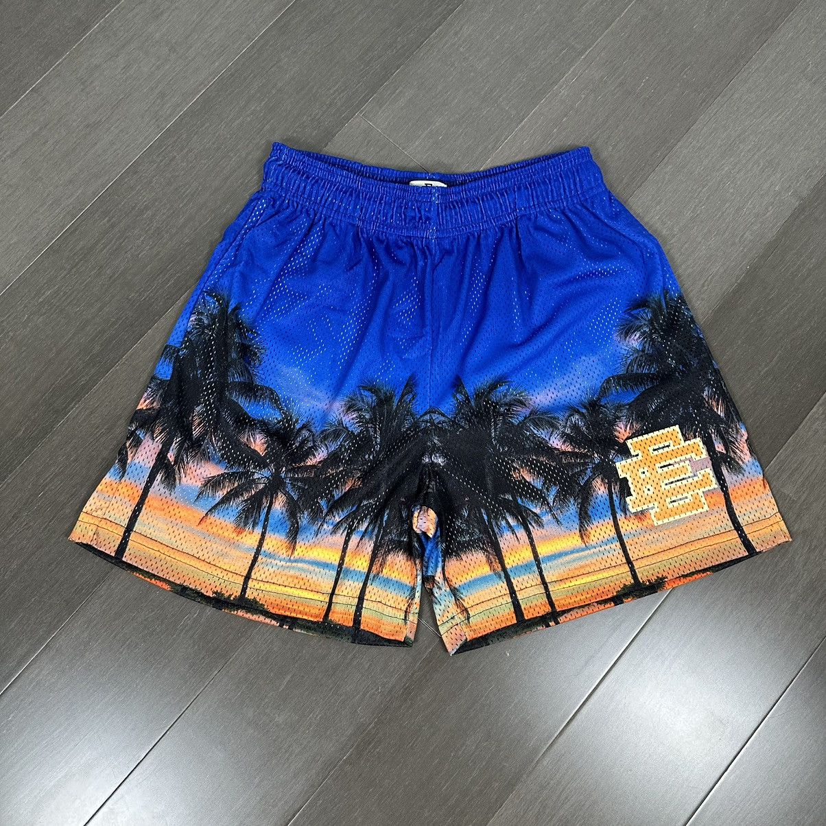 EE Basic Short Miami Palm Trees and the Sunset SIZE Large