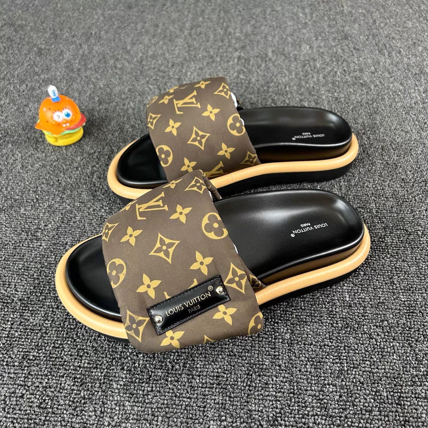 Louis Vuitton Louis Vuitton Monogram Slipper Size 38 Near New Size US 7.5 / IT 37.5 - 1 Thumbnail