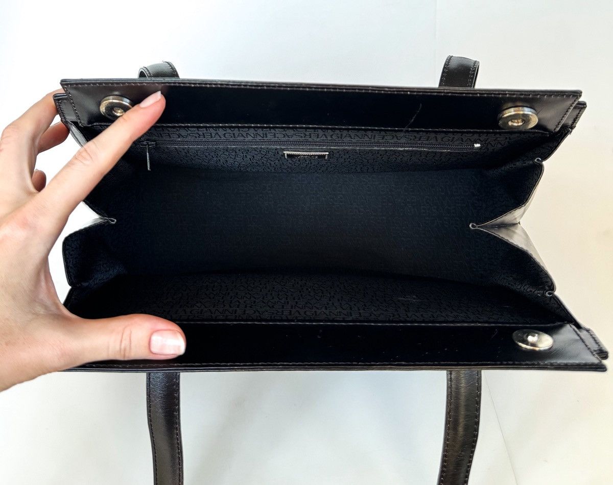 Versace Gianni Versace black leather bag Versace Medusa head Size ONE SIZE - 5 Thumbnail