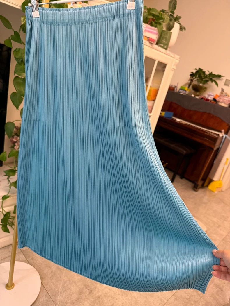 Issey Miyake Issey Miyake size:5 Blue pleated skirt Size 31" - 2 Thumbnail
