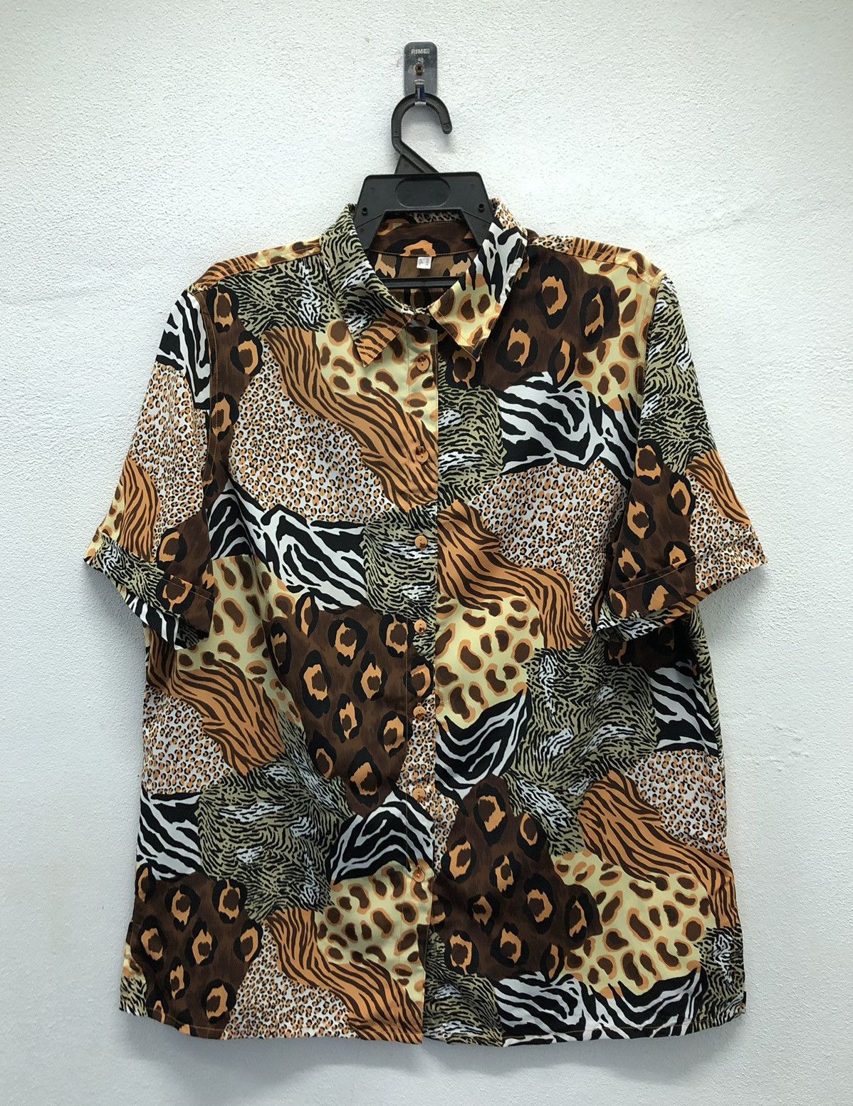 Animal Tee × Streetwear × Vintage Bold Animal Print Short