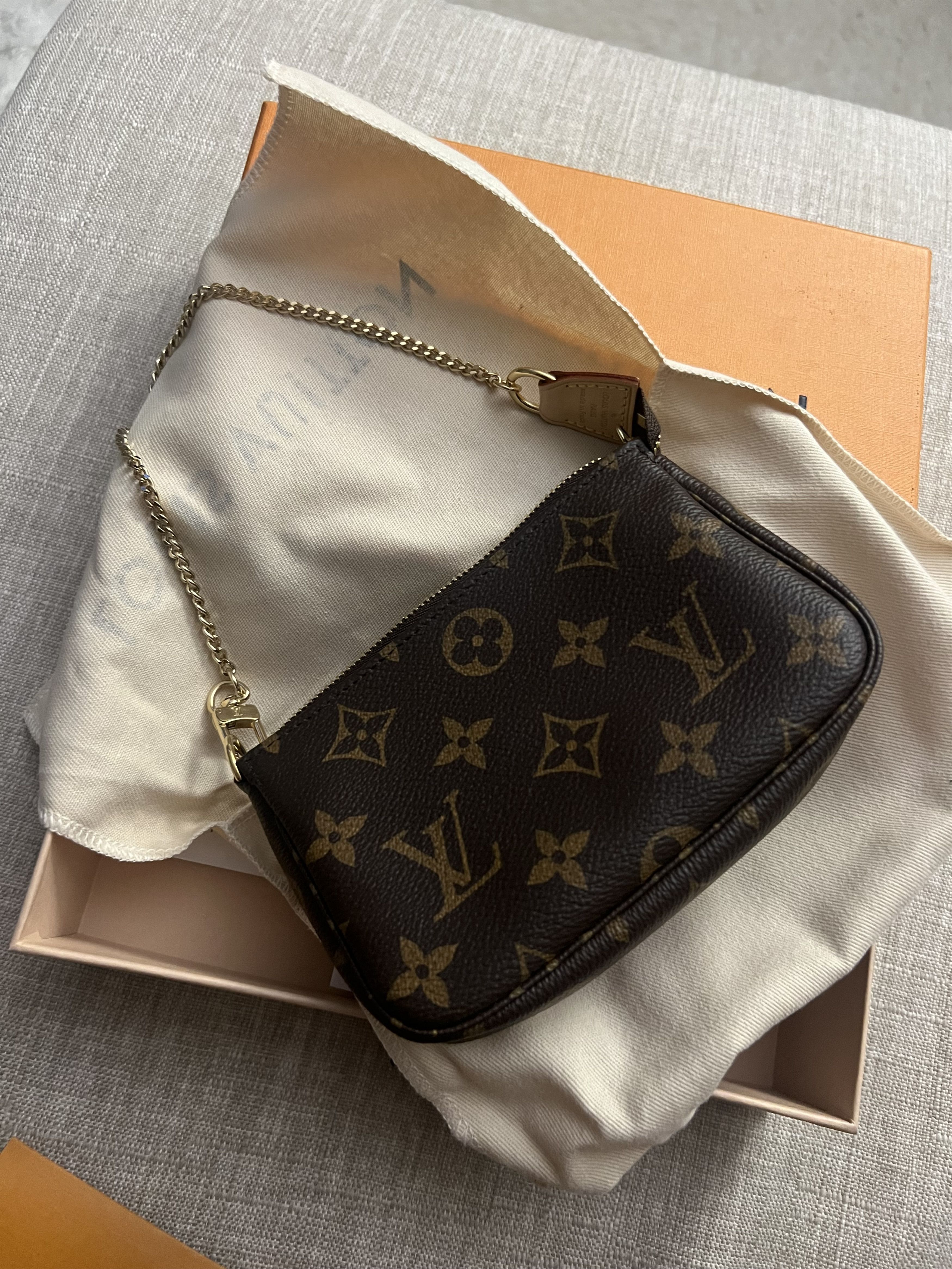 Louis Vuitton LV Mini Pochette Bag Size ONE SIZE - 3 Thumbnail