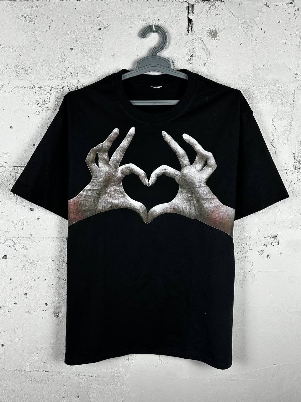 Vintage Avant garde Japanese Hands Heart Love T Shirt Size US XL / EU 56 / 4 - 1 Thumbnail