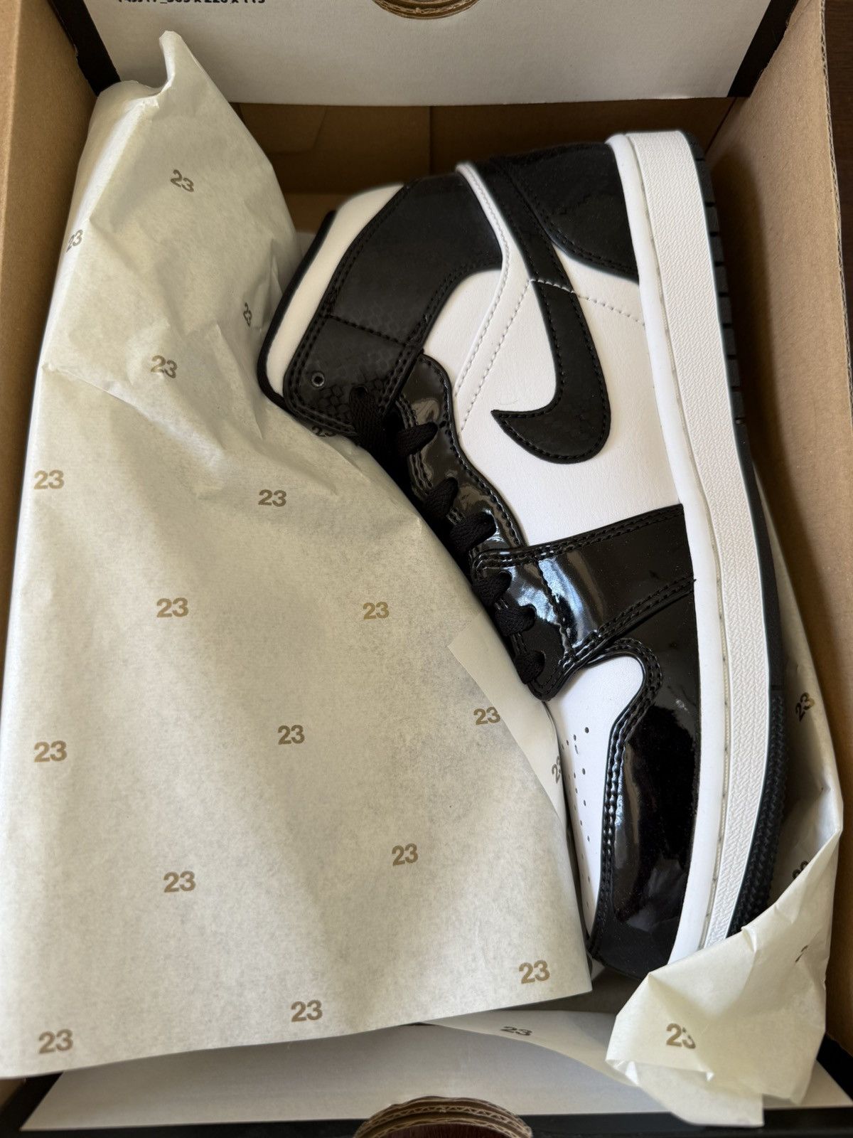 Nike Jordan 1 Carbon Fiber Size US 8 / EU 41 - 2 Thumbnail