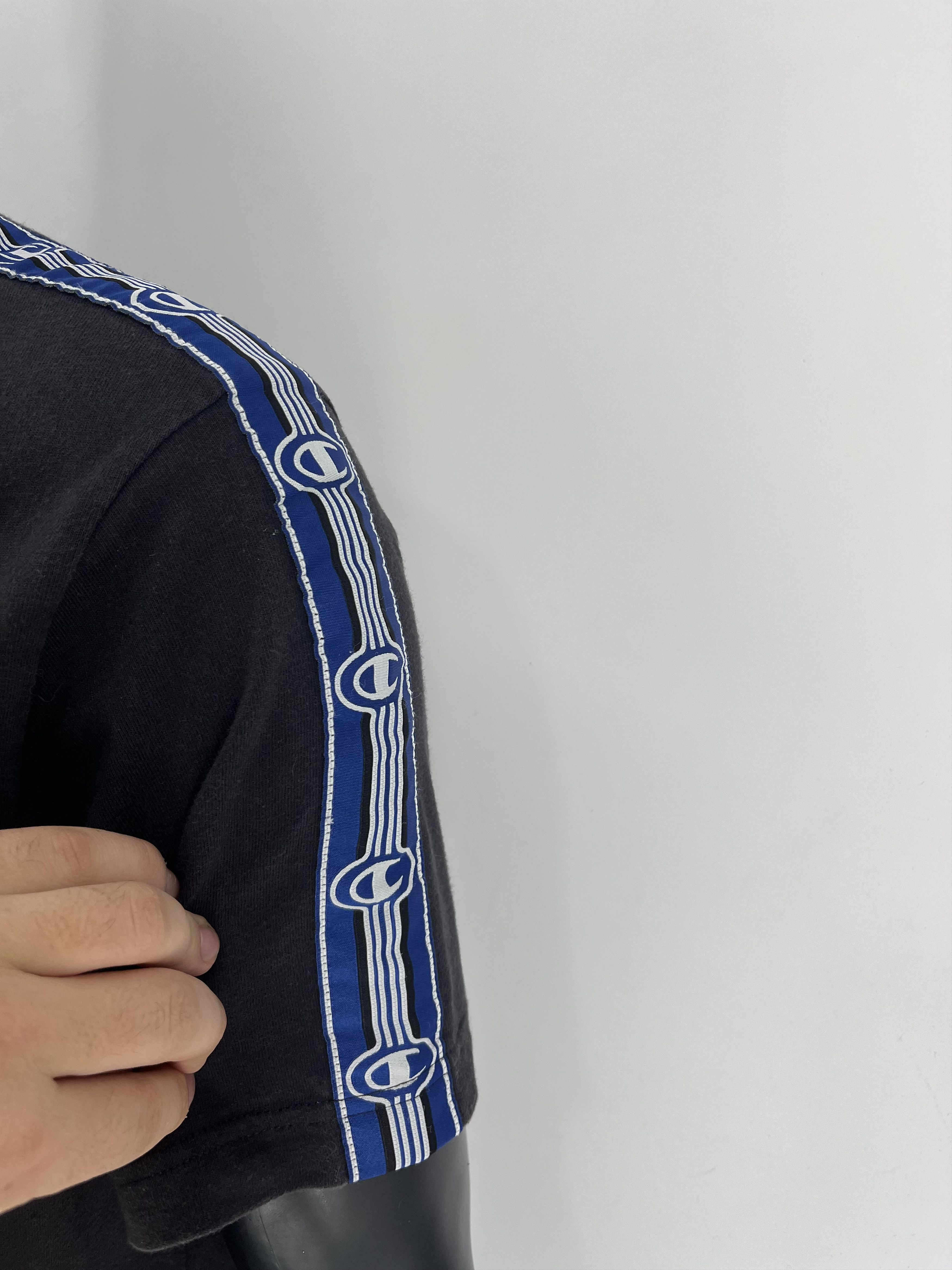 Champion × Vintage Vintage Y2K Champion Small Logo T-Shirt Streetwear Style Size US L / EU 52-54 / 3 - 8 Thumbnail