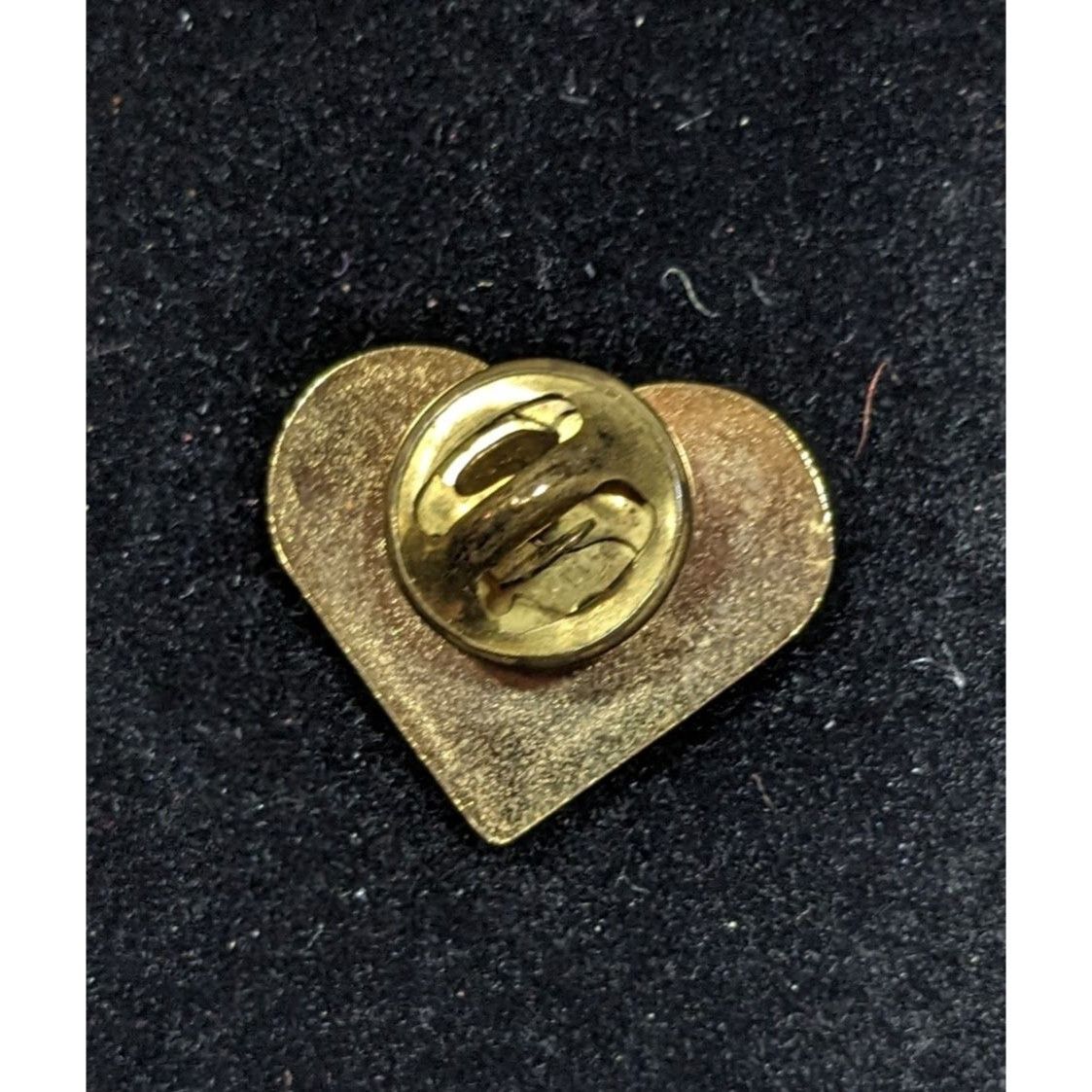 Other Stylized Gold Tone Heart Shaped Lapel Pin Size ONE SIZE - 4 Thumbnail