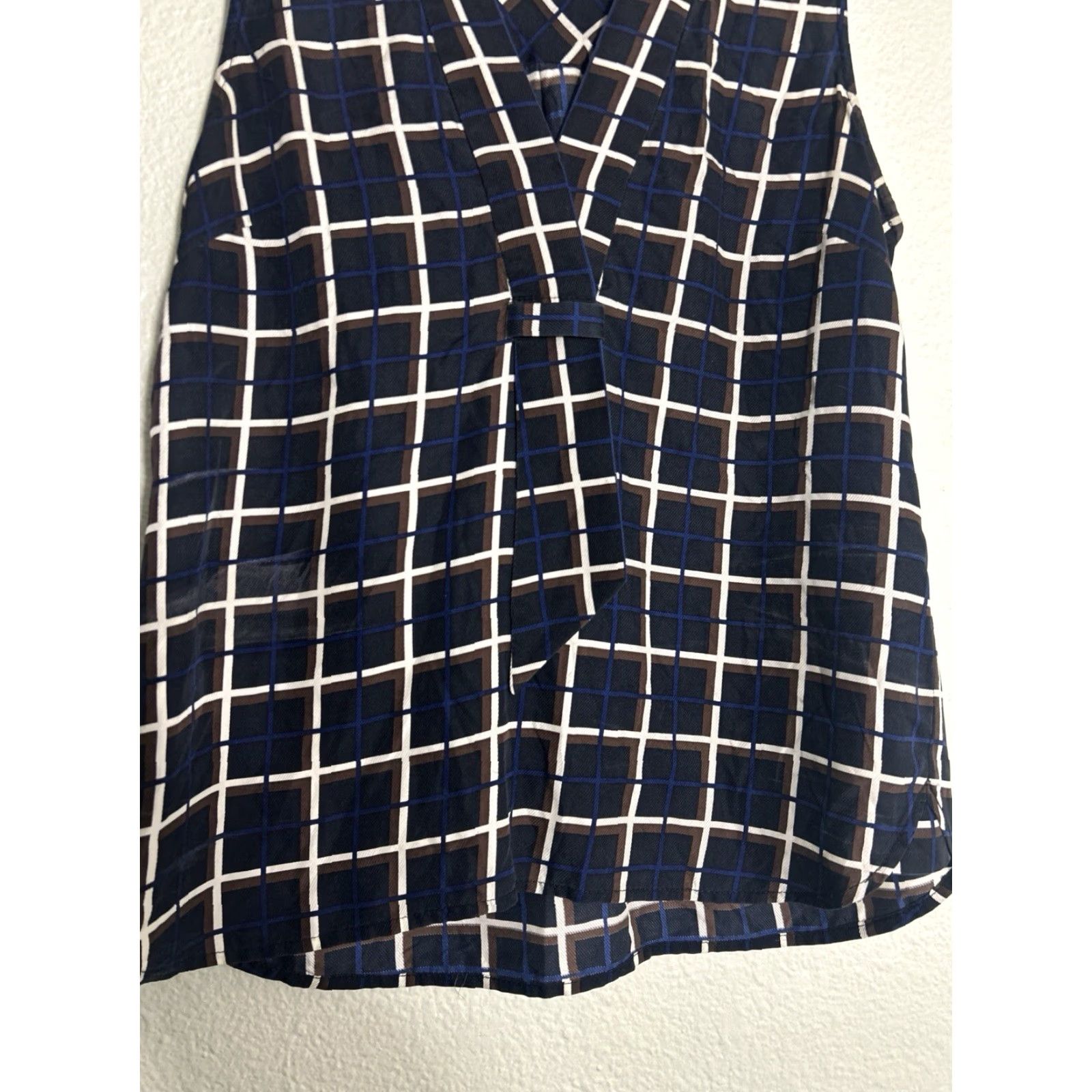 J.Crew J.CREW Tank Womens Size 6 100% Silk V-Neck Sleeveless Striped Blue Brown White Shirt Adult Womens Size M / US 6-8 / IT 42-44 - 4 Thumbnail