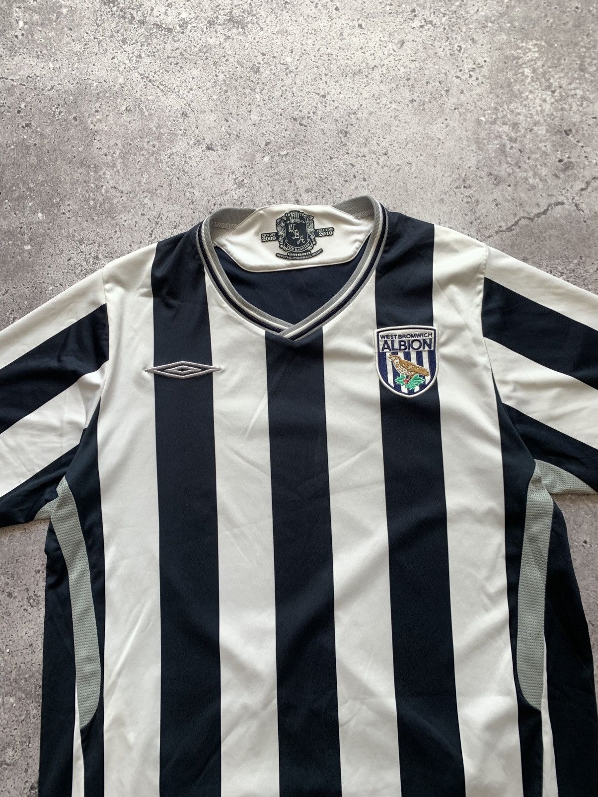 Umbro 🔥UMBRO WEST BROMWICH ALBION 2009/10 HOME SOCCER SHIRT Size US L / EU 52-54 / 3 - 3 Thumbnail