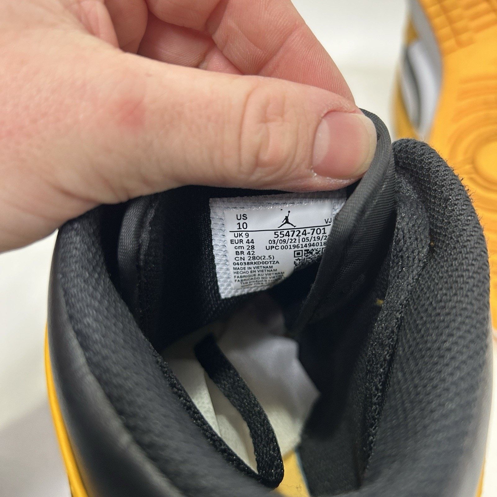 Jordan Brand Nike Air Jordan 1 Mid “Taxi/Yellow Black” Size US 10 / EU 43 - 11 Thumbnail