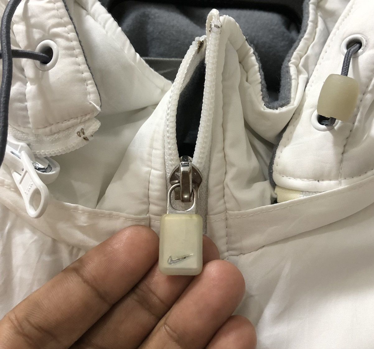 Nike Vintage Nike Small Logo White Puffer Jacket Size US L / EU 52-54 / 3 - 10 Thumbnail