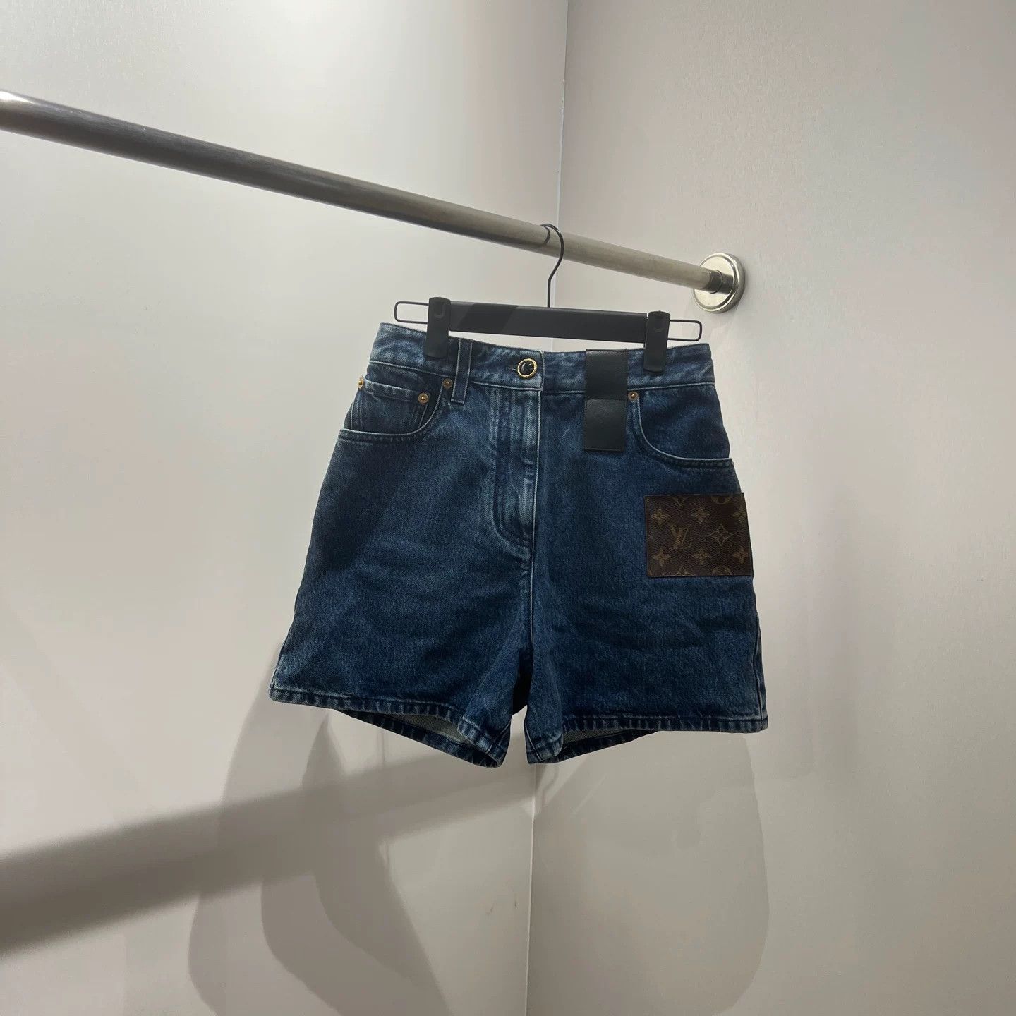 Louis Vuitton Louis Vuitton Retro Jeans 26 Women Size 26" / US 2 / IT 38 - 1 Thumbnail