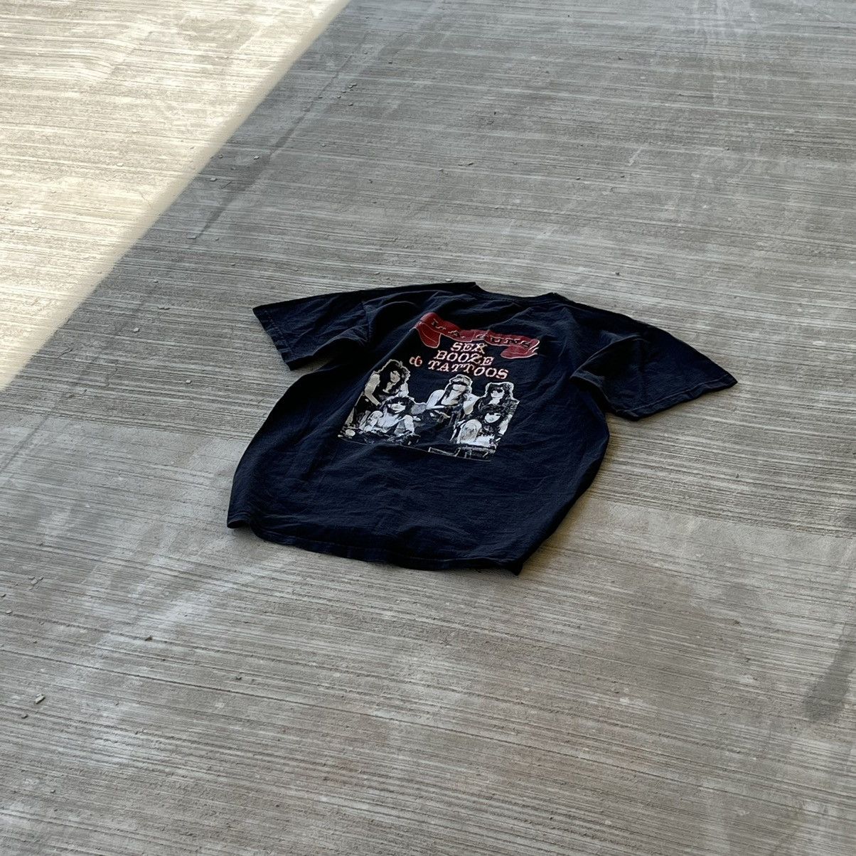 Vintage Fruit Of The Loom Vintage Kiss L.A. Guns Sex Booze T-Shirt Size US M / EU 48-50 / 2 - 7 Thumbnail