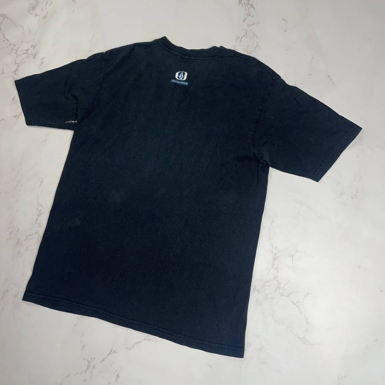 Vintage vintage volcom t-shirt size L black 90s crazy vintgae Size US L / EU 52-54 / 3 - 9 Thumbnail