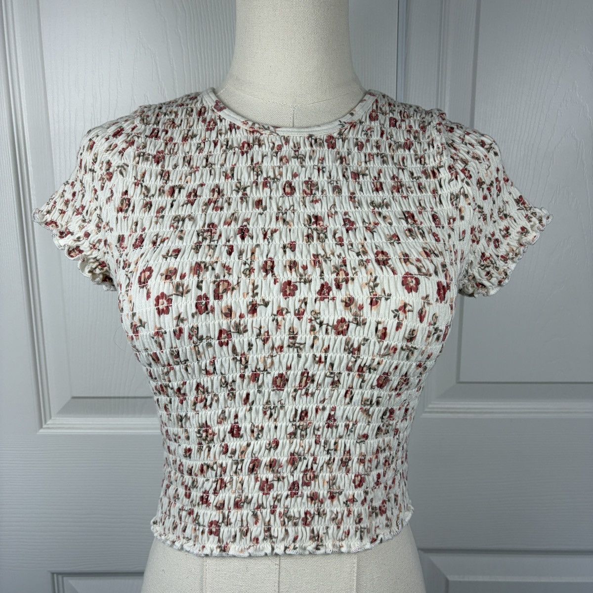 Hollister Hollister white floral shirred baby tee Size M / US 6-8 / IT 42-44 - 1 Thumbnail