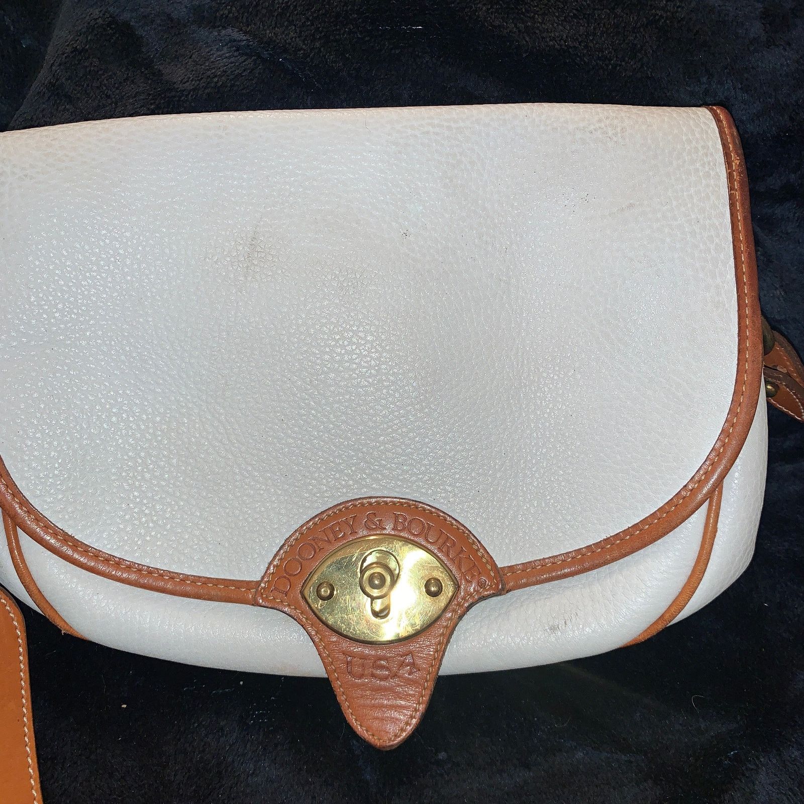 VINTAGE 80's DOONEY & BOURKE WHITE LARGE CAVALRY TROOPER BAG
