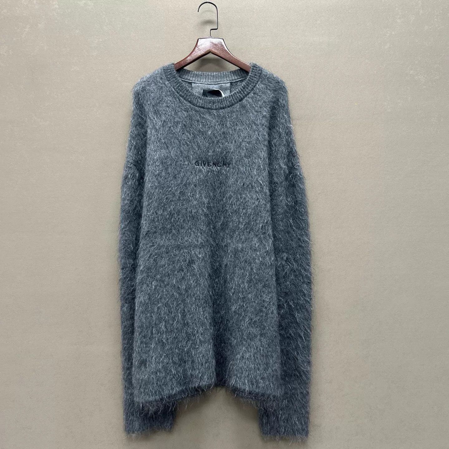 Givenchy Givenchy Chito Mohair Sweater L 99 New Size US L / EU 52-54 / 3 - 1 Thumbnail