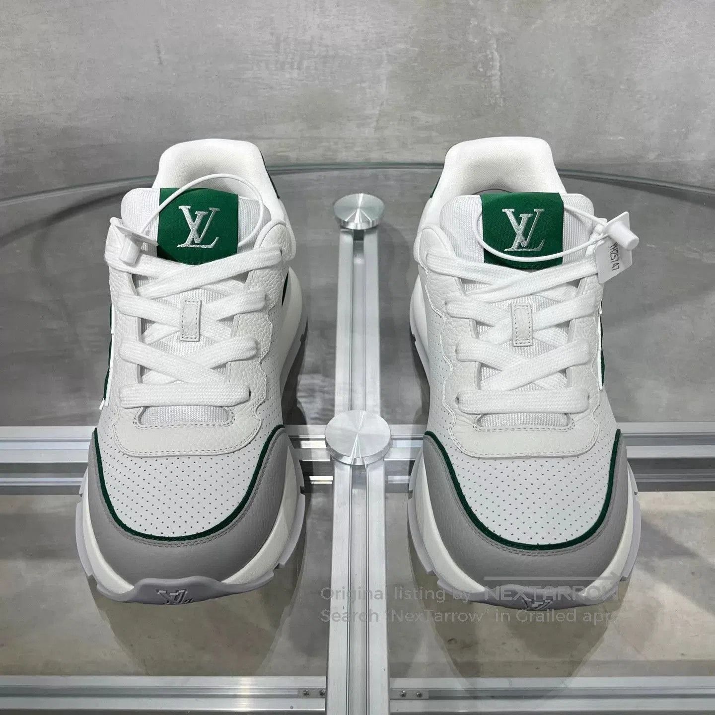 Louis Vuitton White Lowtop Sneakers Size 7. Size US 7 / EU 40 - 1 Thumbnail