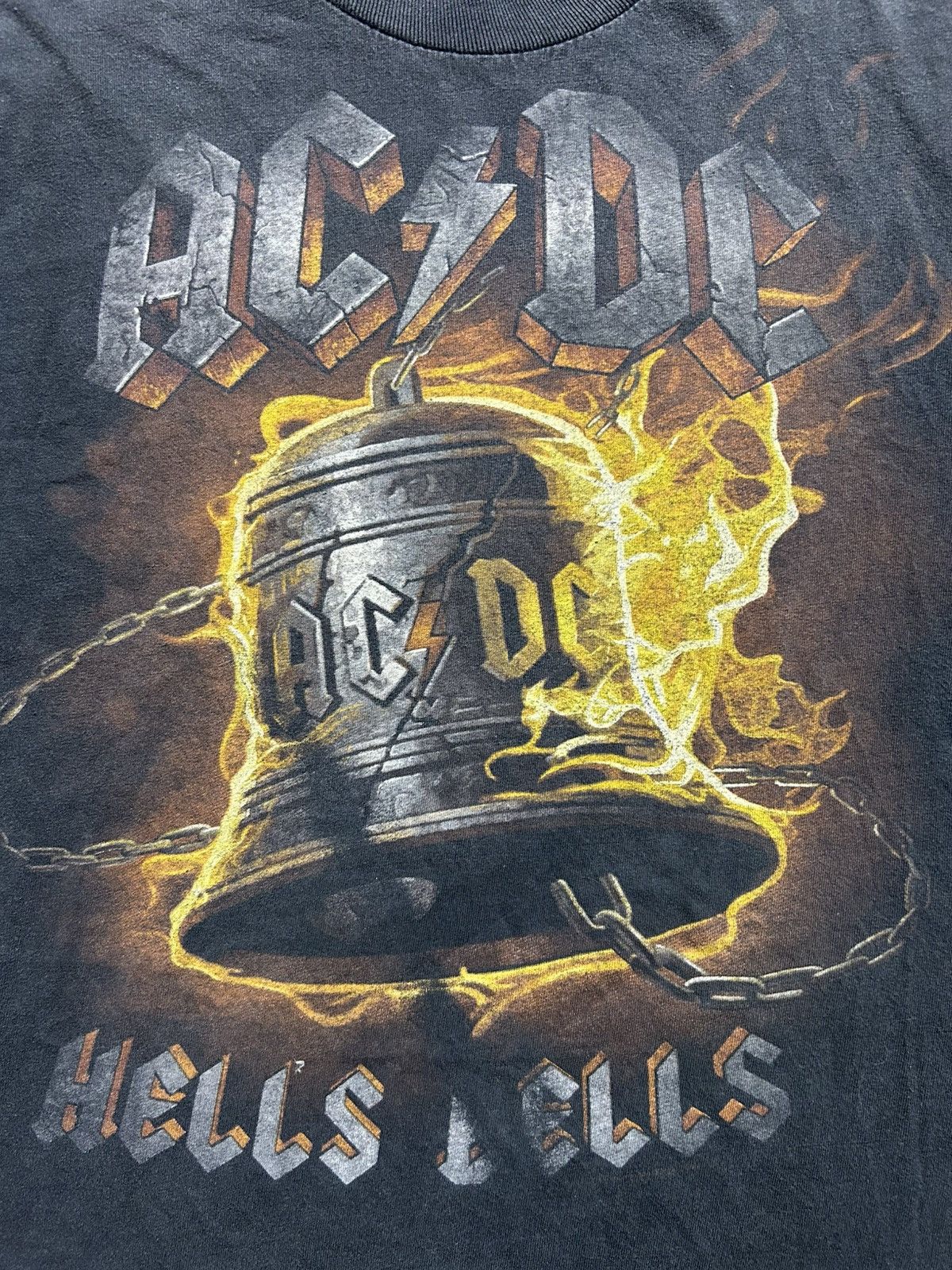 Vintage Vintage Y2K AC/DC Hells Bells Band Tee Size US L / EU 52-54 / 3 - 2 Thumbnail