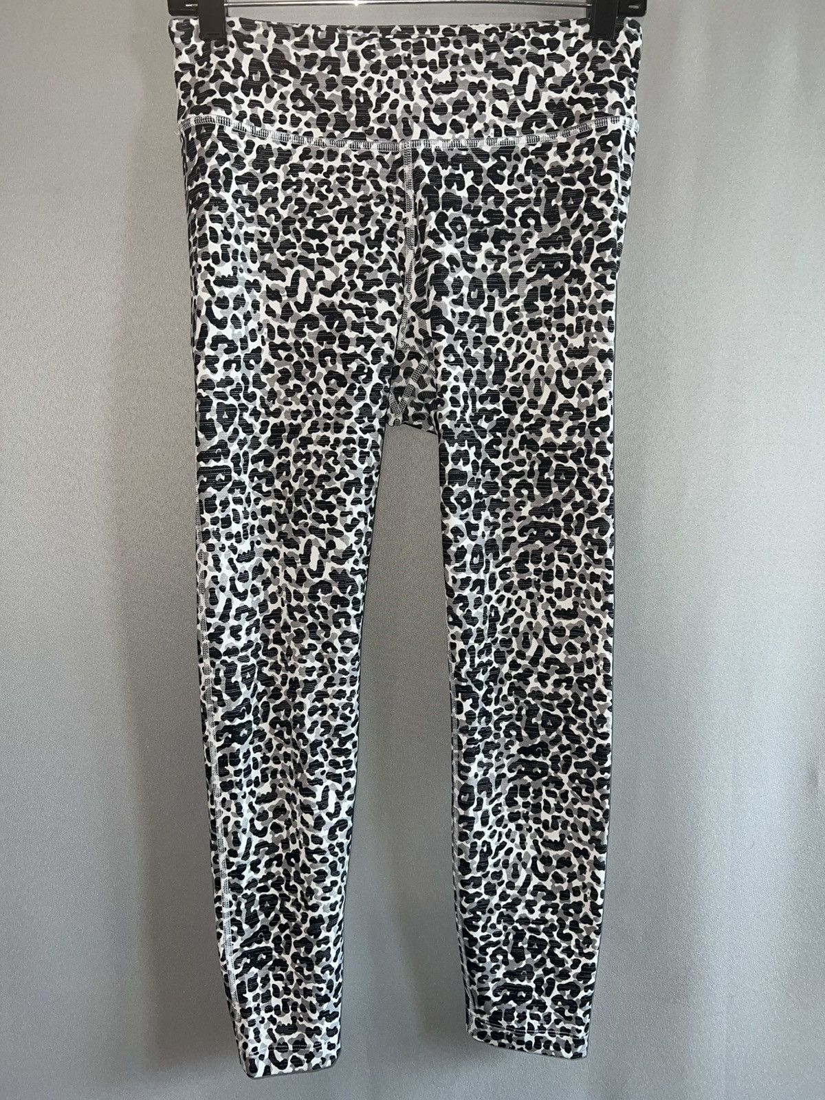 Outdoor Voices Outdoor Voices 7/8 Flex Leggings Snow Leopard Print Medium Size 30" / US 8 / IT 44 - 1 Thumbnail