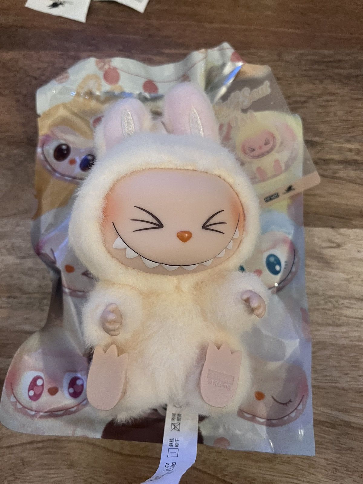 Labucq Labubu keychain sisi have a seat Size ONE SIZE - 1 Thumbnail