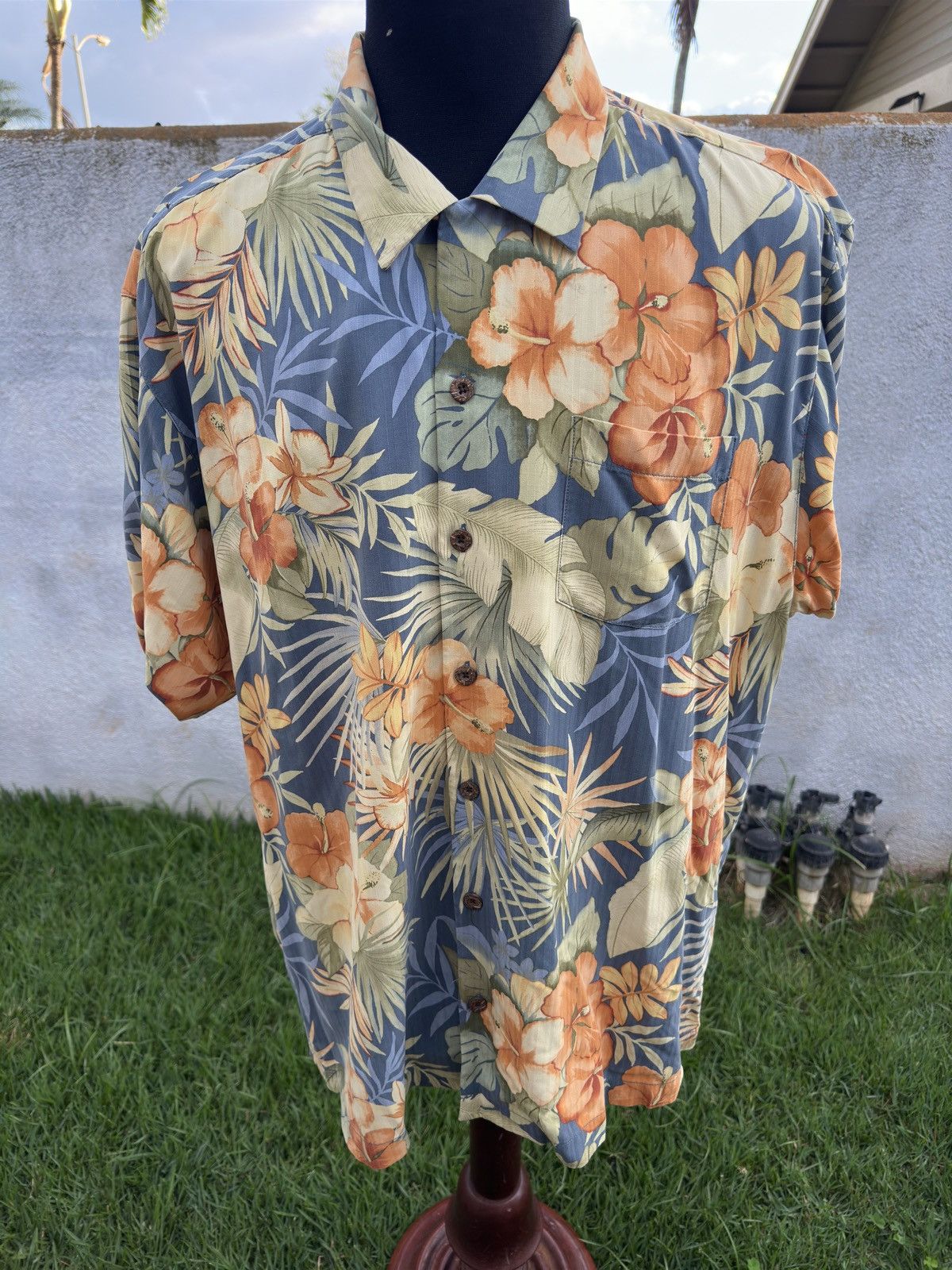 Tommy Bahama PreOwned Tommy Bahamas Hawaiian Print Multicolored Men's XL Size US XL / EU 56 / 4 - 1 Thumbnail