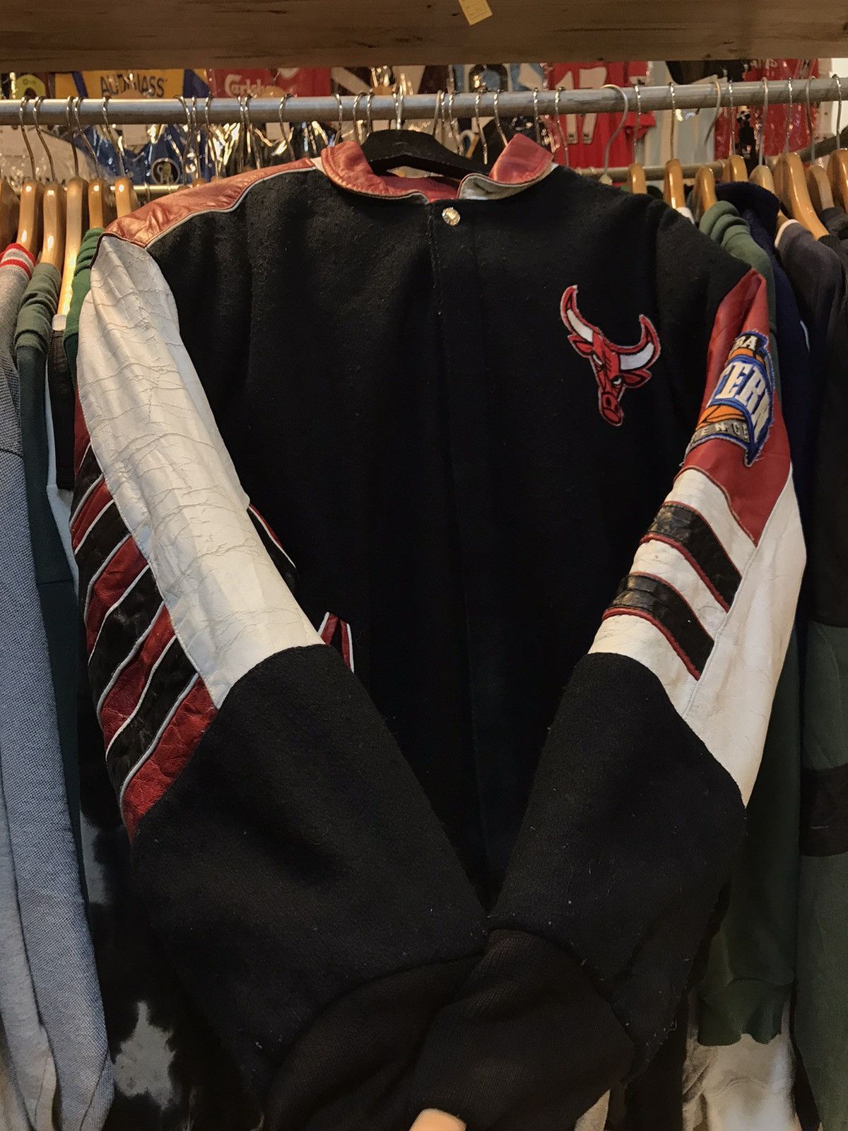 NBA × Vintage Rare Vintage NBA Chicago Bulls Leather bomber Jacket Size US L / EU 52-54 / 3 - 6 Thumbnail