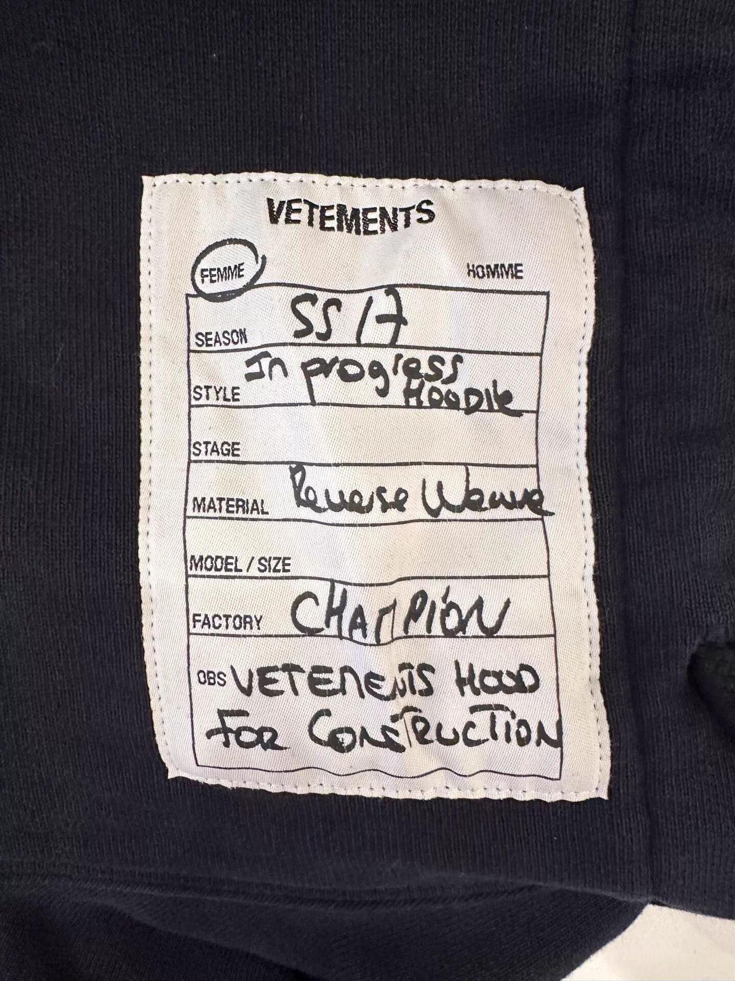 Vetements Vetments x Champion Off-shoulder Hoodie M blk XS Size US XS / EU 42 / 0 - 4 Thumbnail