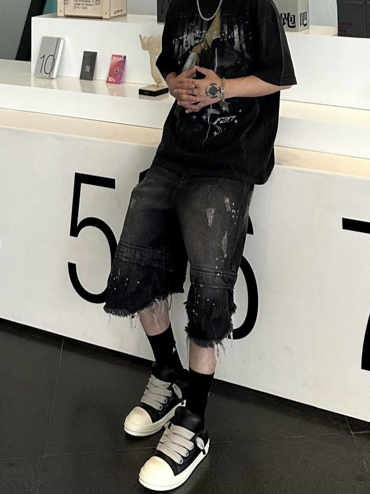 Other Black Distressed Baggy Denim Shorts, Frayed Hem Shorts Size US 34 / EU 50 - 4 Thumbnail