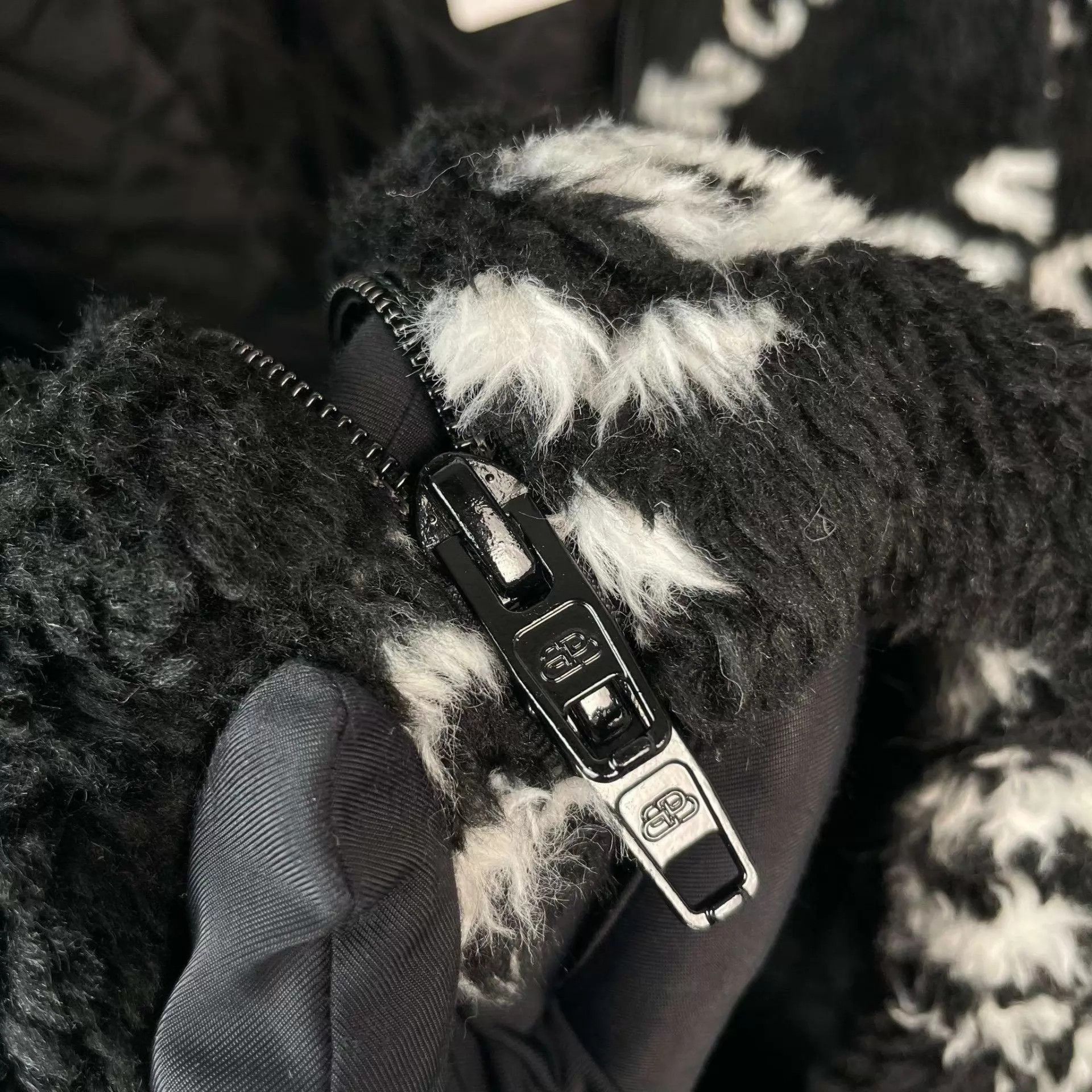 Balenciaga Balenciaga Logo Teddy Coat 34 Black Size XXS / US 00 / IT 34 - 7 Thumbnail