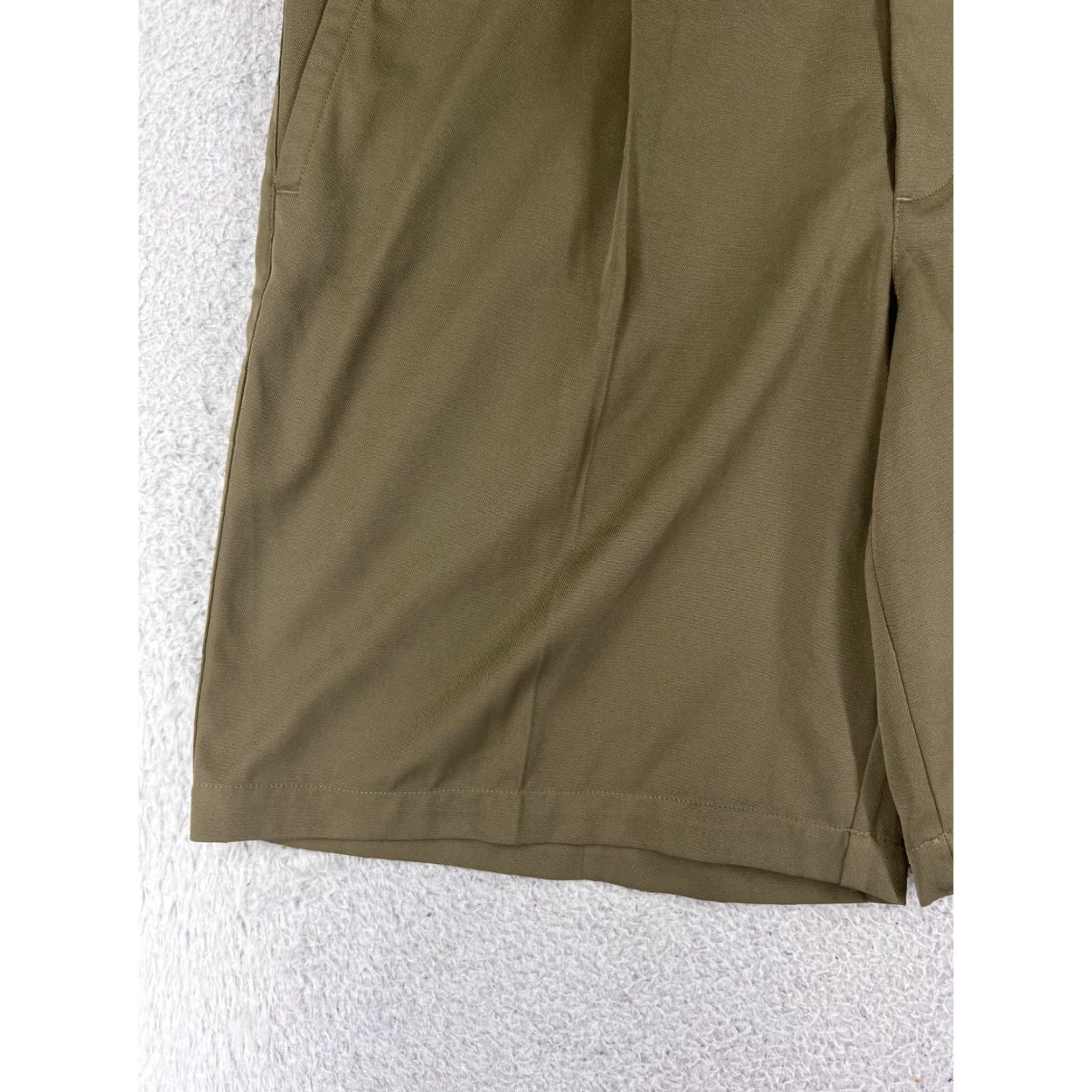 Nike Nike Shorts Adult 36 Beige Golf Pockets 36x10 Swoosh Polyester Bermuda Casual Mens Athletic Sports 90s (Vintage) Size US 36 / EU 52 - 6 Thumbnail