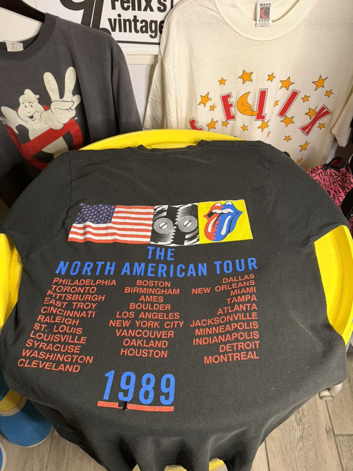 Vintage 1989 Rolling stones tour T-shirt single stitched Size US M / EU 48-50 / 2 - 4 Thumbnail