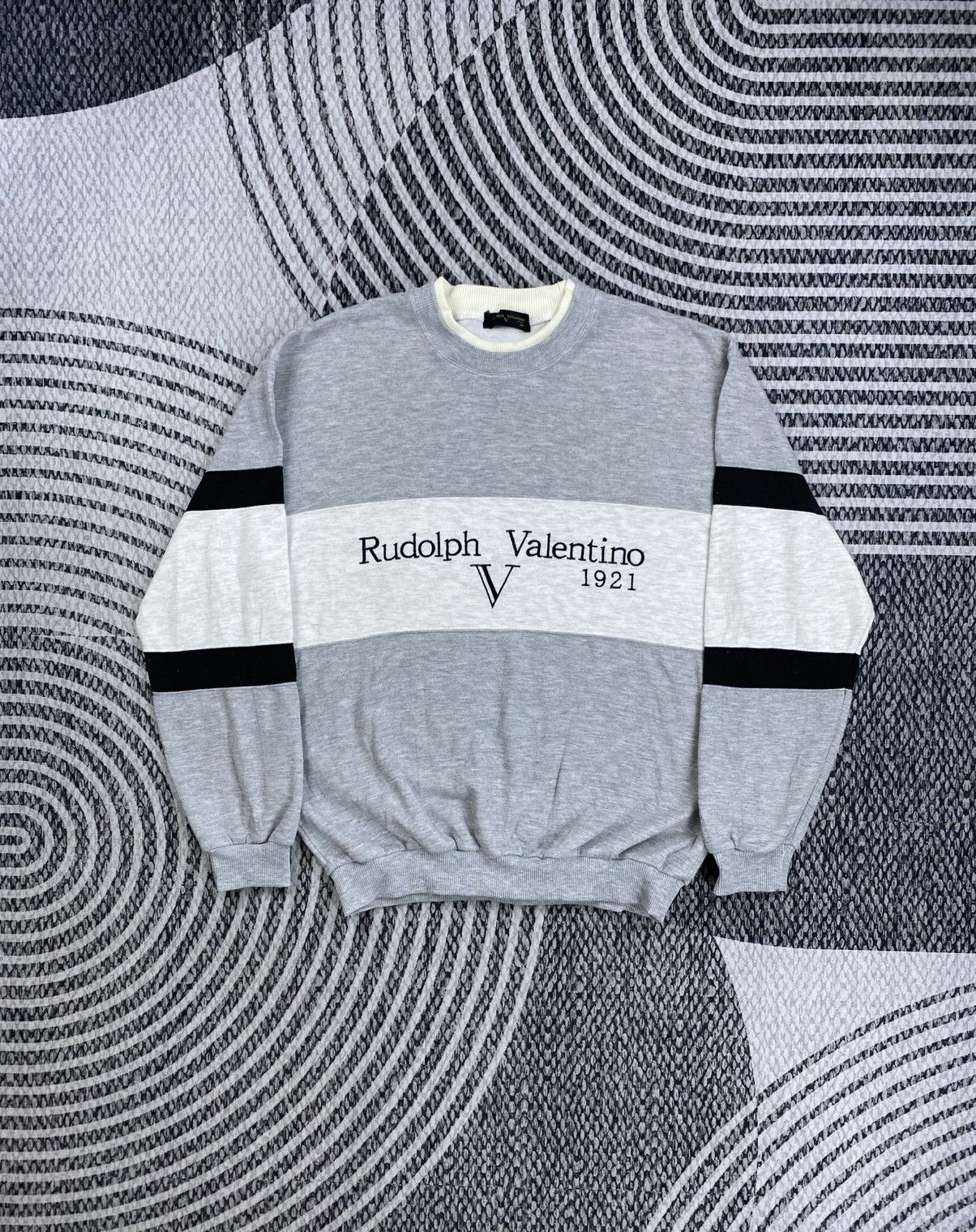 Valentino Vintage Rudolph Valentino Longsleeve Grey Sweatshirt Size US M / EU 48-50 / 2 - 1 Thumbnail