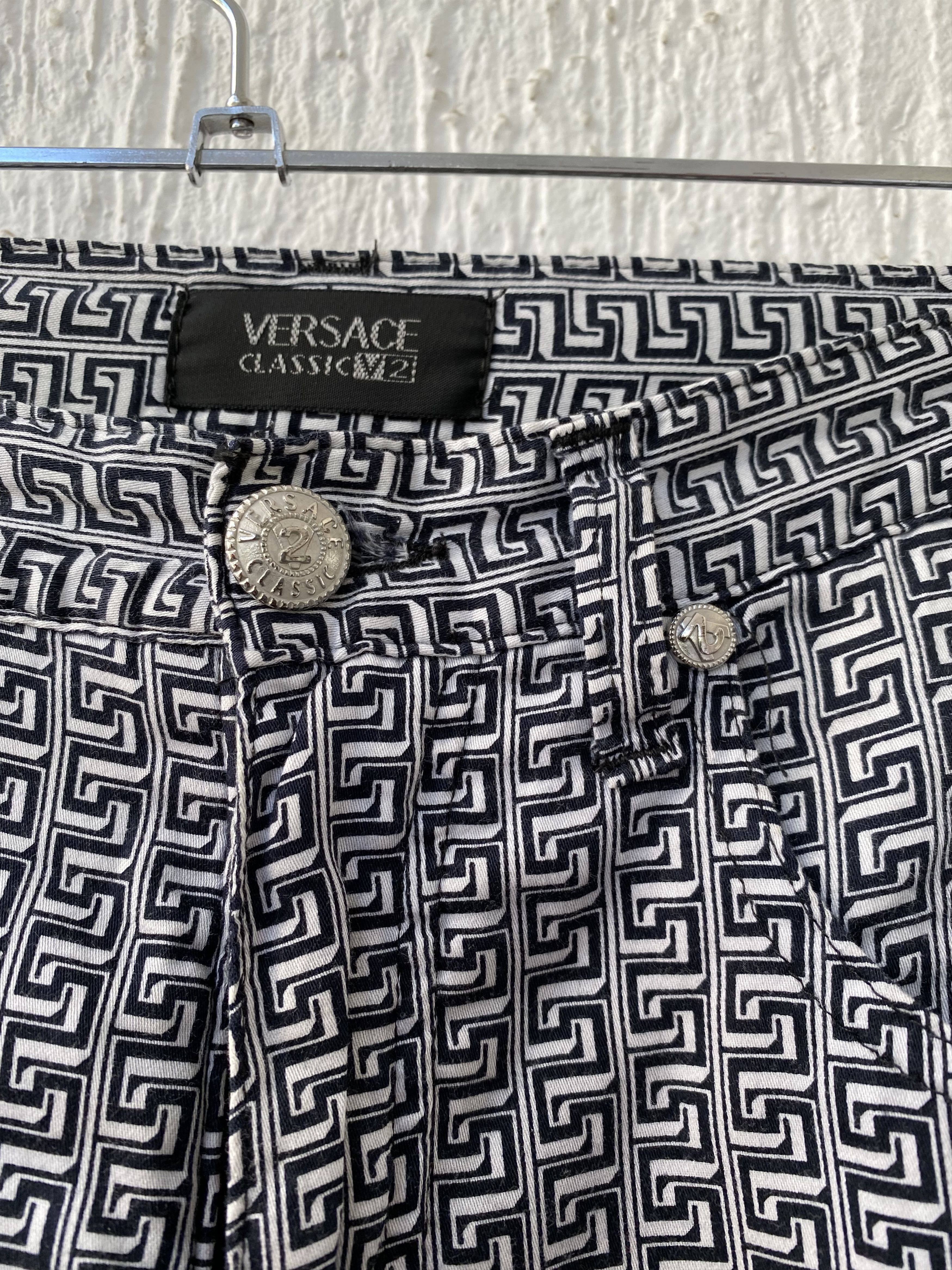 Versace 1990s Greca geometric print cropped trousers Size US 28 / EU 44 - 5 Thumbnail