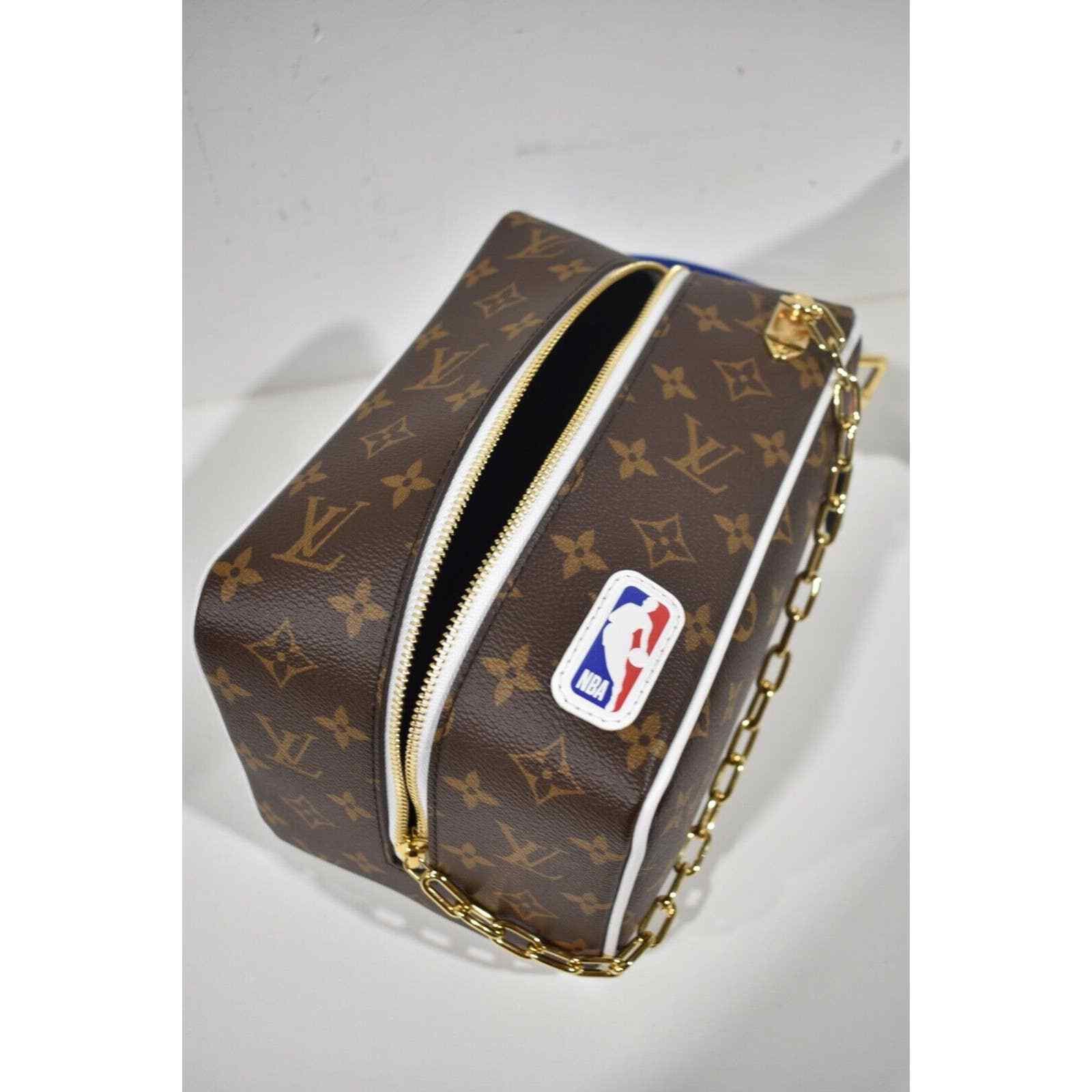 Louis Vuitton Louis Vuitton NBA Cloakroom Dopp Kit Travel Pouch Bag Size ONE SIZE - 11 Thumbnail
