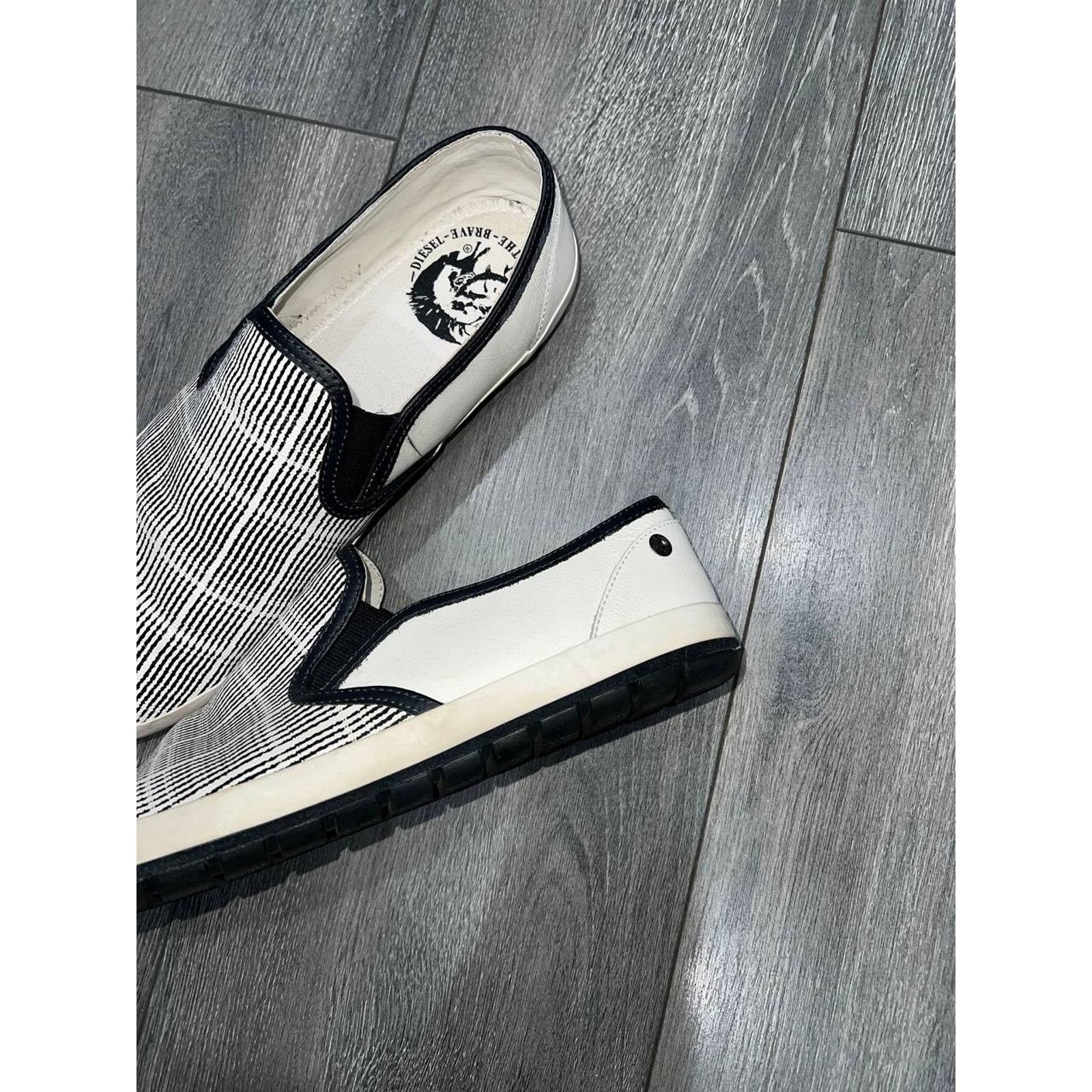 Diesel DIESEL Men's White striped leather Sneakers 10.5 S000058 Size US 9.5 / EU 42-43 - 6 Thumbnail