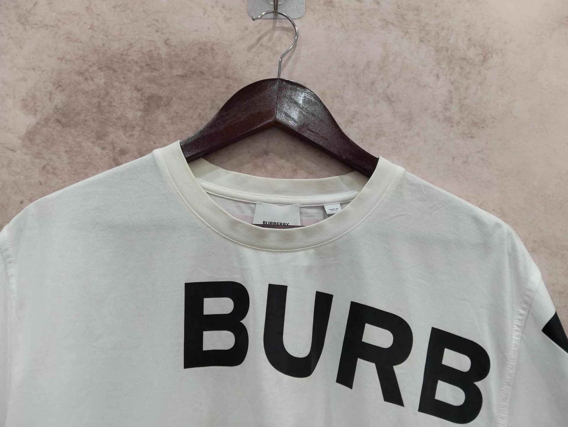 Burberry Burberry Logo Print Crewneck T-shirt S Size US S / EU 44-46 / 1 - 3 Thumbnail