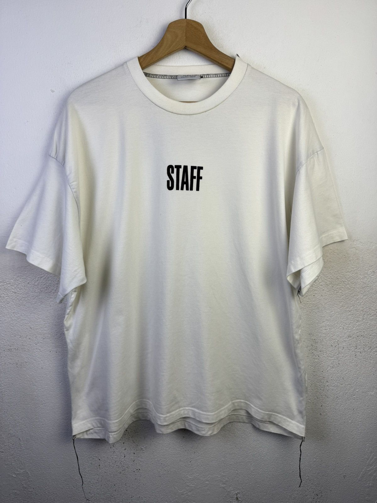 Vetements Vetements Staff White T-shirt 2017 Oversized Tee Size US S / EU 44-46 / 1 - 1 Thumbnail