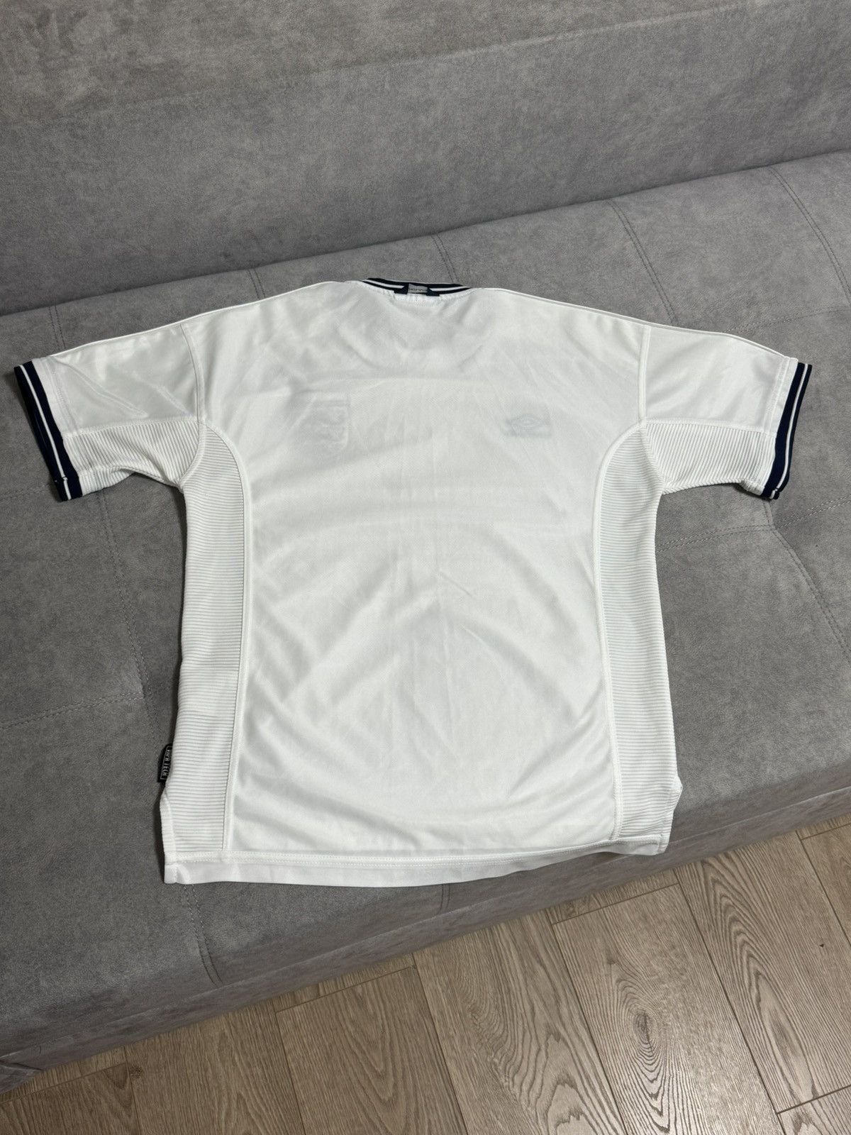 Umbro Vintage Umbro England 00/01 Y2K soccer jersey retro t-shirt Size US M / EU 48-50 / 2 - 13 Thumbnail
