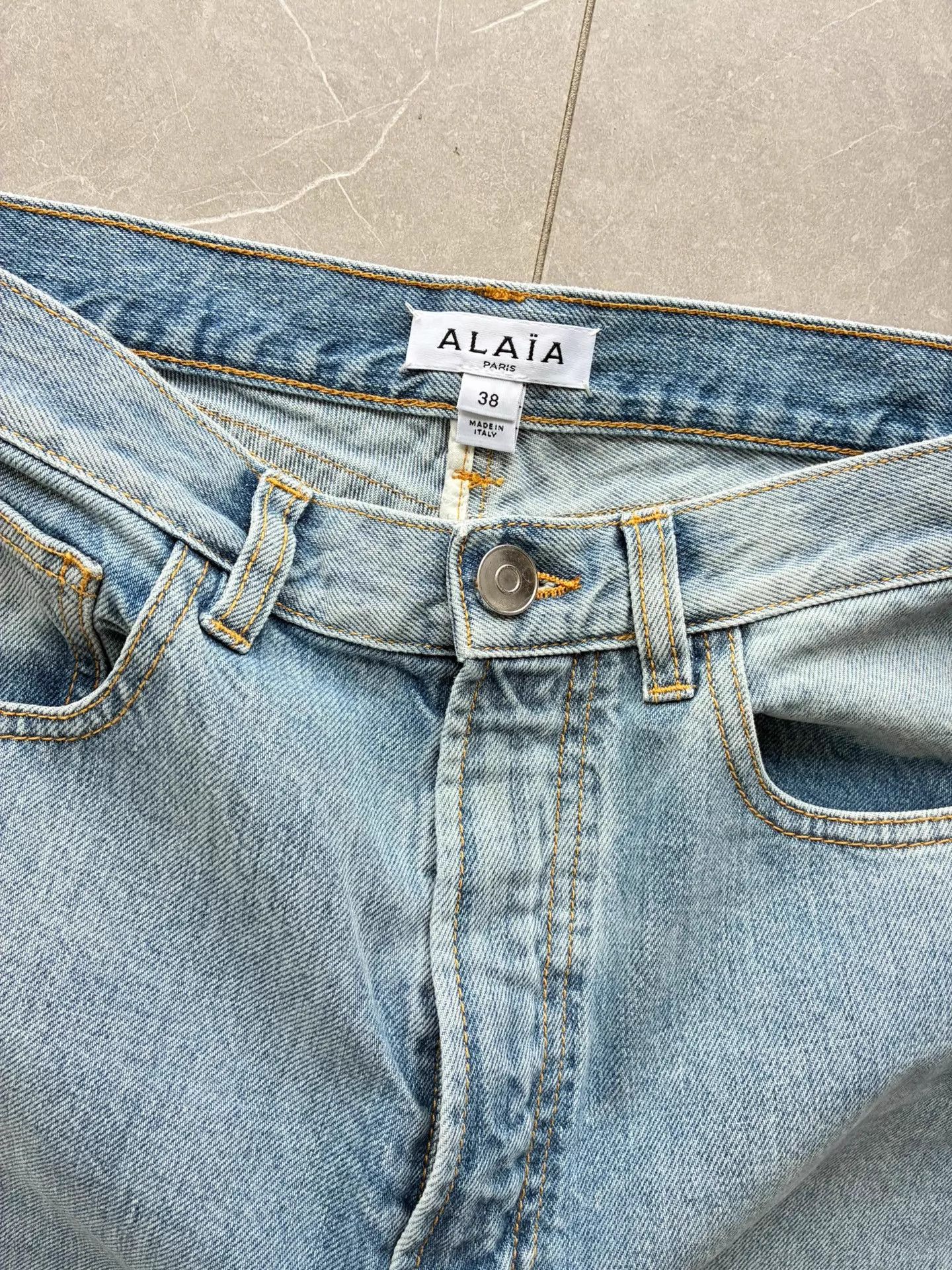 Alaia ALAIA High-Waisted Curved Leg Jeans 36 Light Blue Size 26" / US 2 / IT 38 - 4 Thumbnail