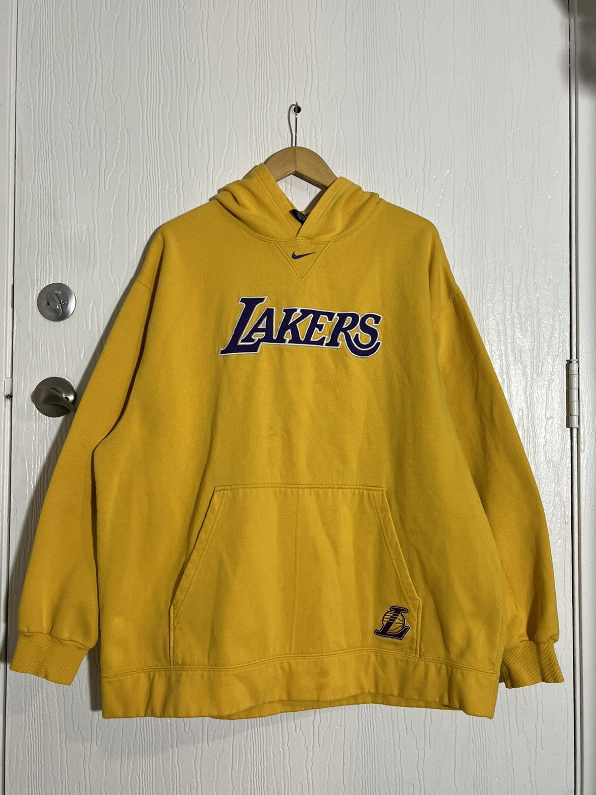 NBA Vintage Nike Los Angeles Lakers Center Swoosh Hoodie 2XL Size US XXL / EU 58 / 5 - 1 Thumbnail