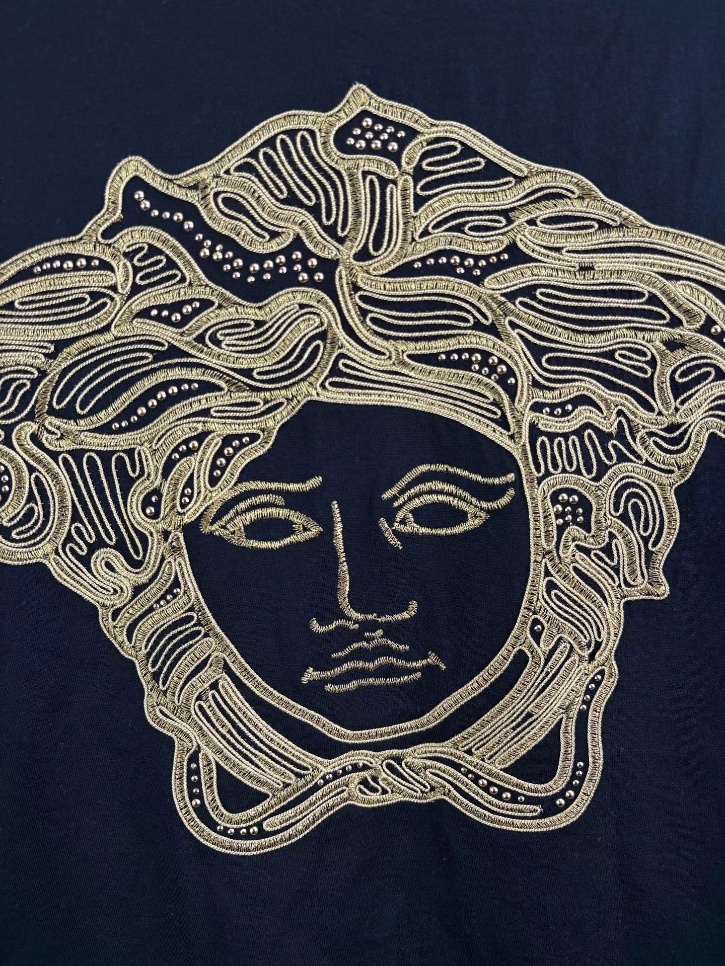 Versace VERSACE Gold Thread Medusa Embroidered T-shirt K1 Size US XXL / EU 58 / 5 - 3 Thumbnail