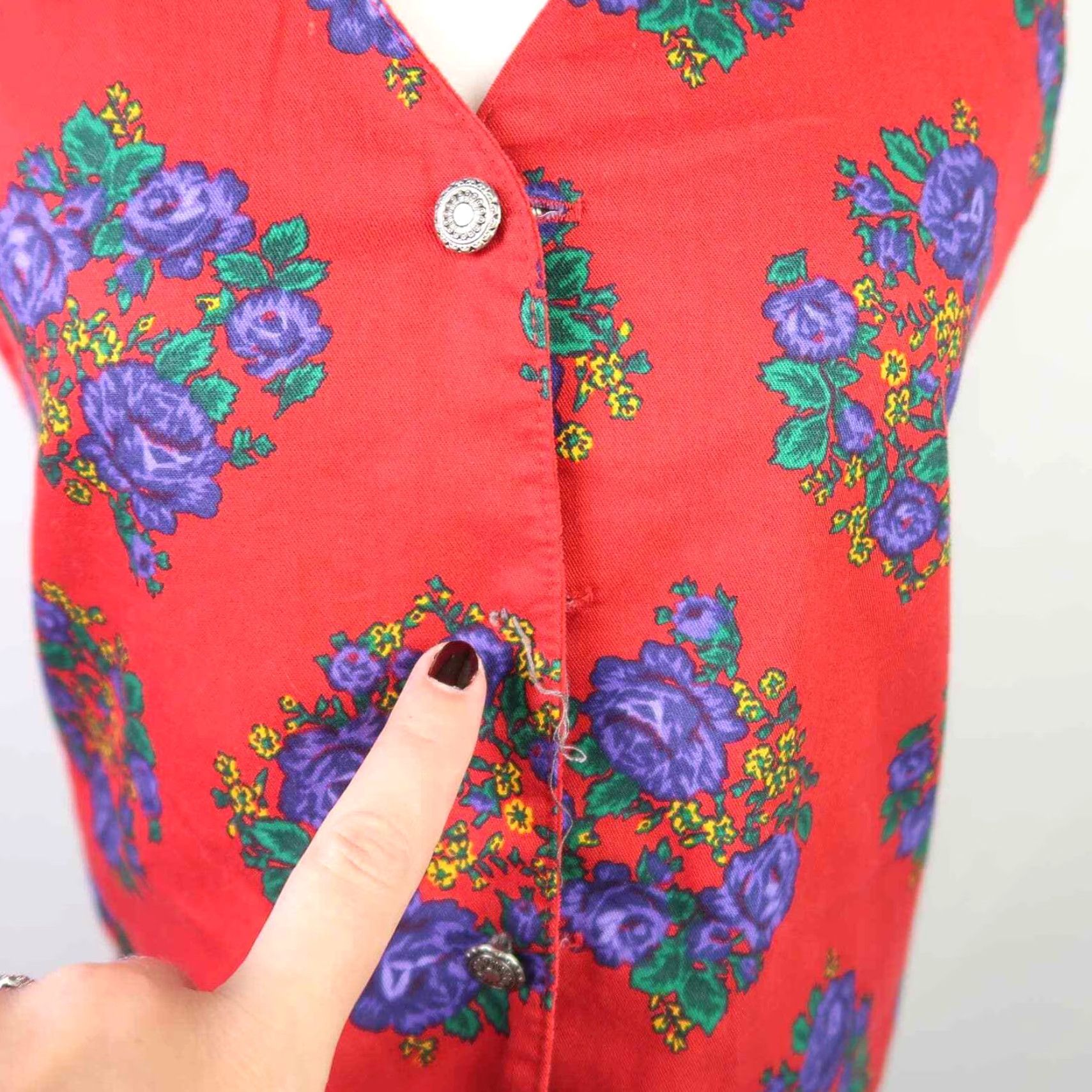Vintage VINTAGE 90s Floral Print Quilted Reversible Vest, Red/Blue, Cotton, S, Casual, Regular, Button Front, Arts & Crafts, Womens Size S / US 4 / IT 40 - 4 Thumbnail