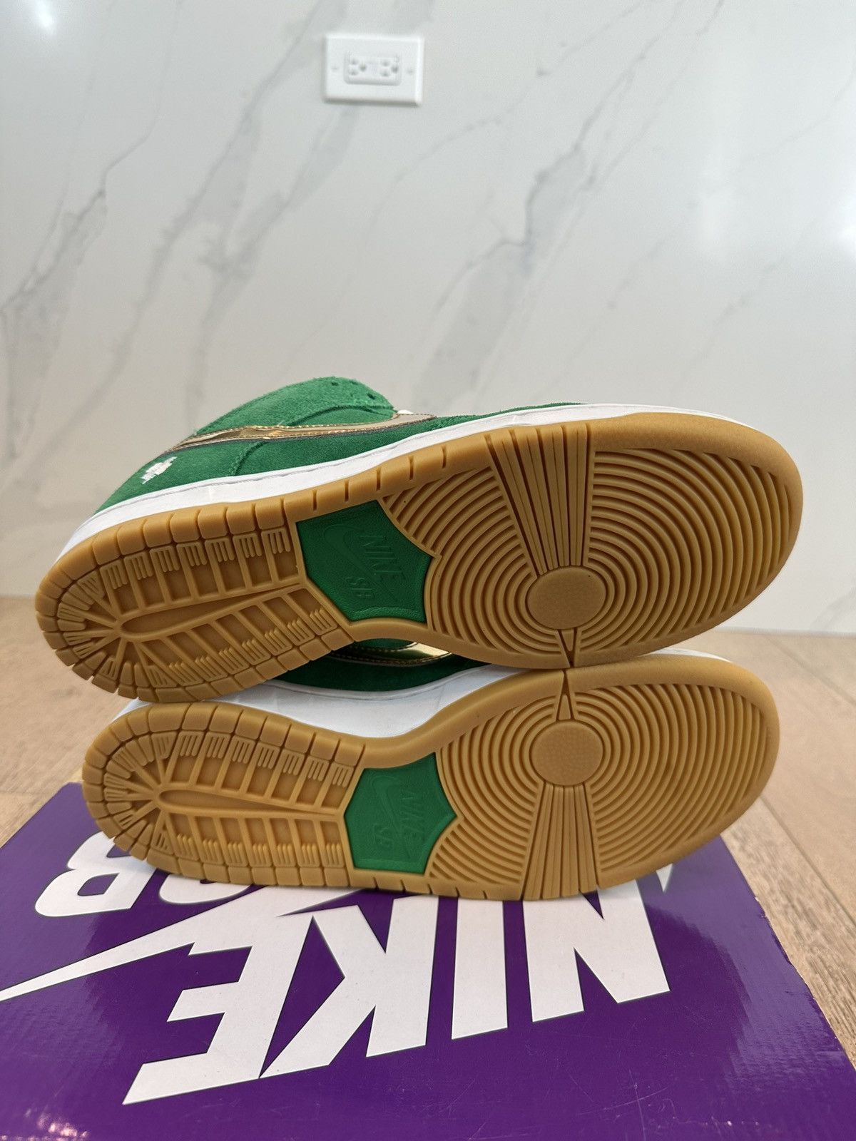 Nike SB Nike SB Dunk Low Pro St. Patrick's Day Size US 9 / EU 42 - 6 Thumbnail