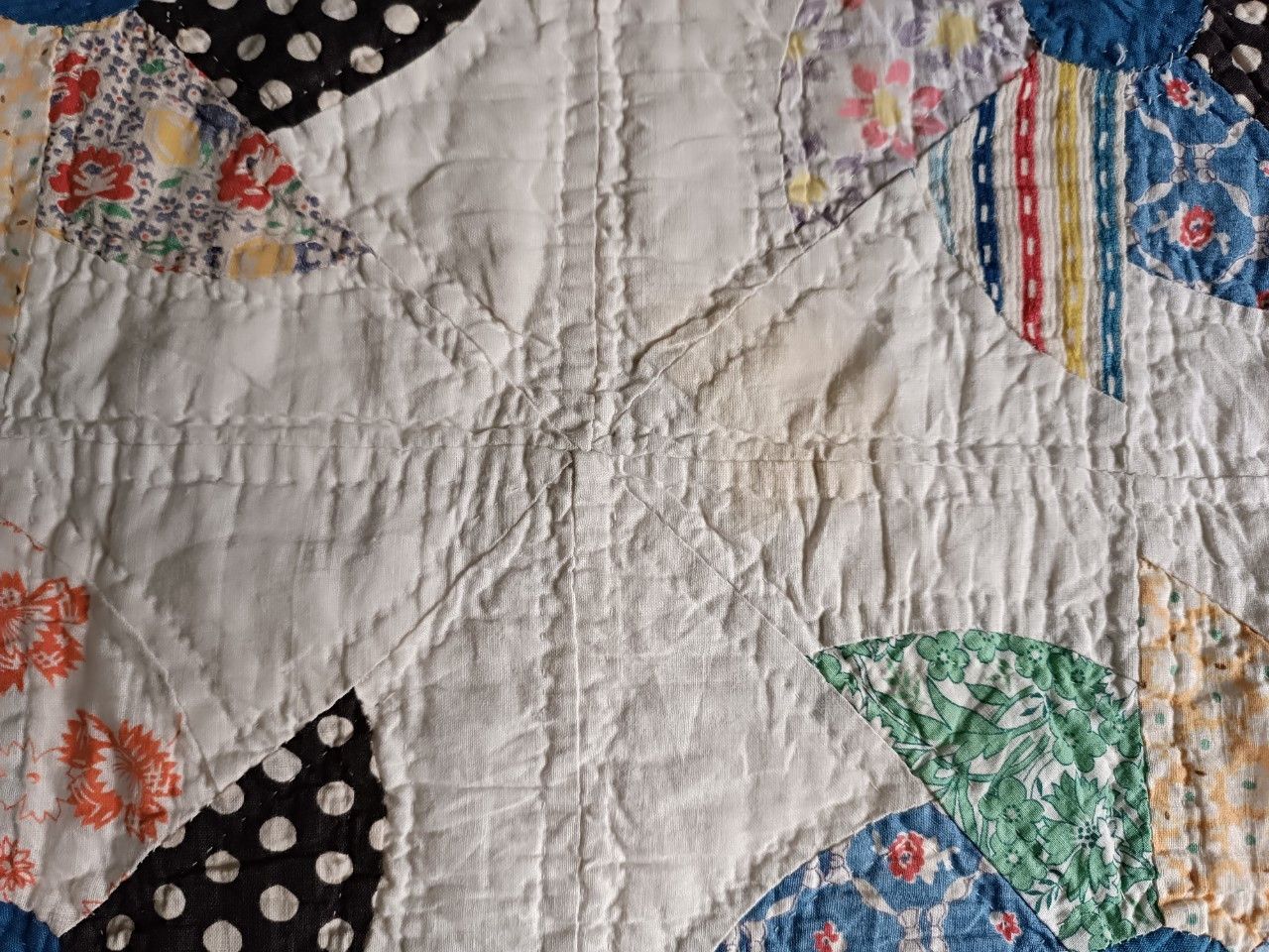 Vintage Early 40s Antique Flower Hand Stitch Patch Double Quilt. Size L / US 10 / IT 46 - 6 Thumbnail