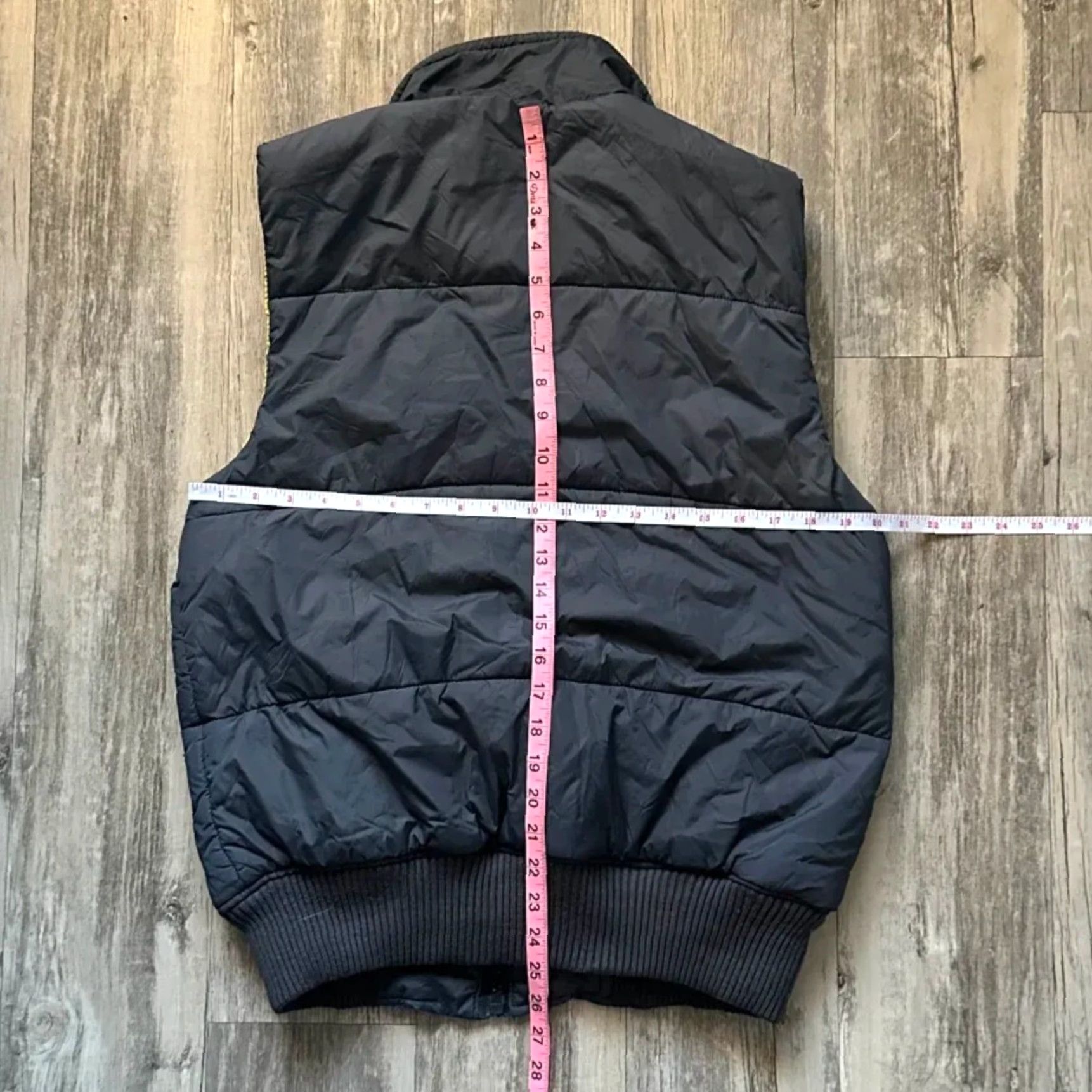 Abercrombie & Fitch VINTAGE Abercrombie & Fitch Vest Puffer Nylon Gray Size S Mens Down vest Size US S / EU 44-46 / 1 - 6 Thumbnail