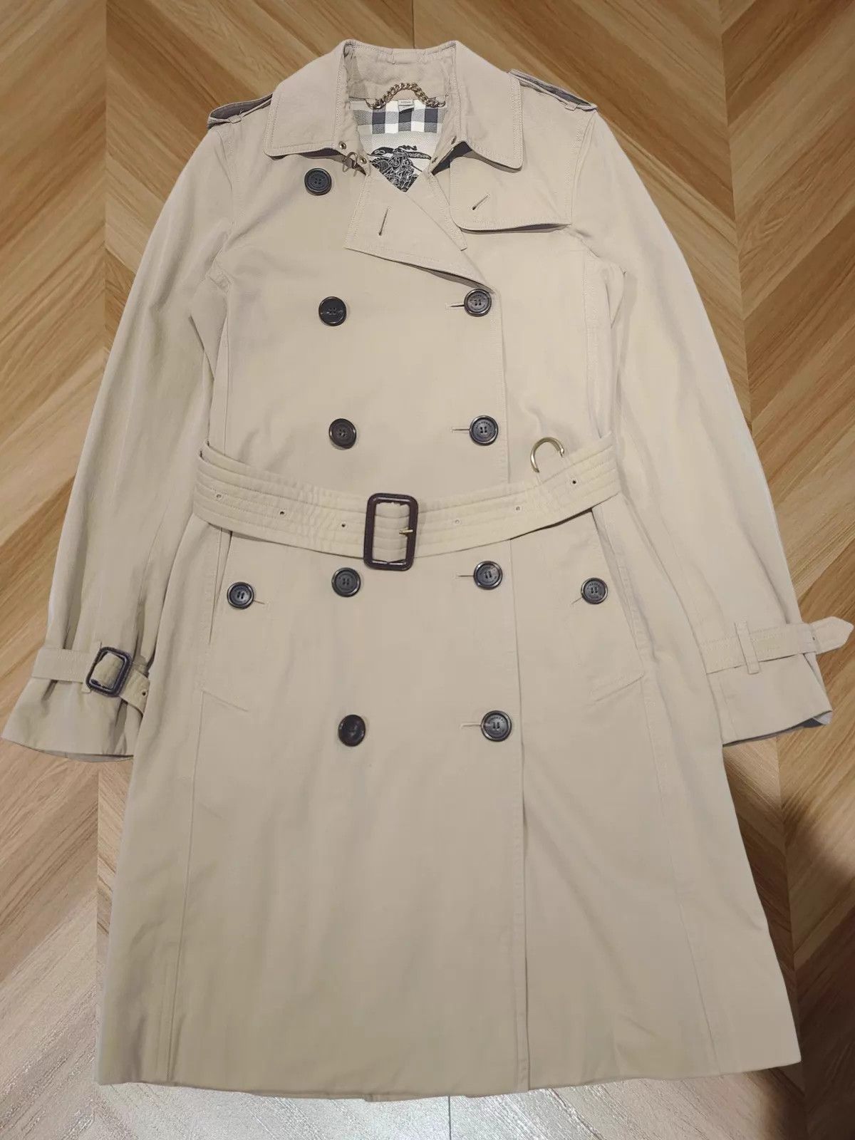 Burberry Burberry Kensington UK4 Good Condition Size XS / US 0-2 / IT 36-38 - 1 Thumbnail