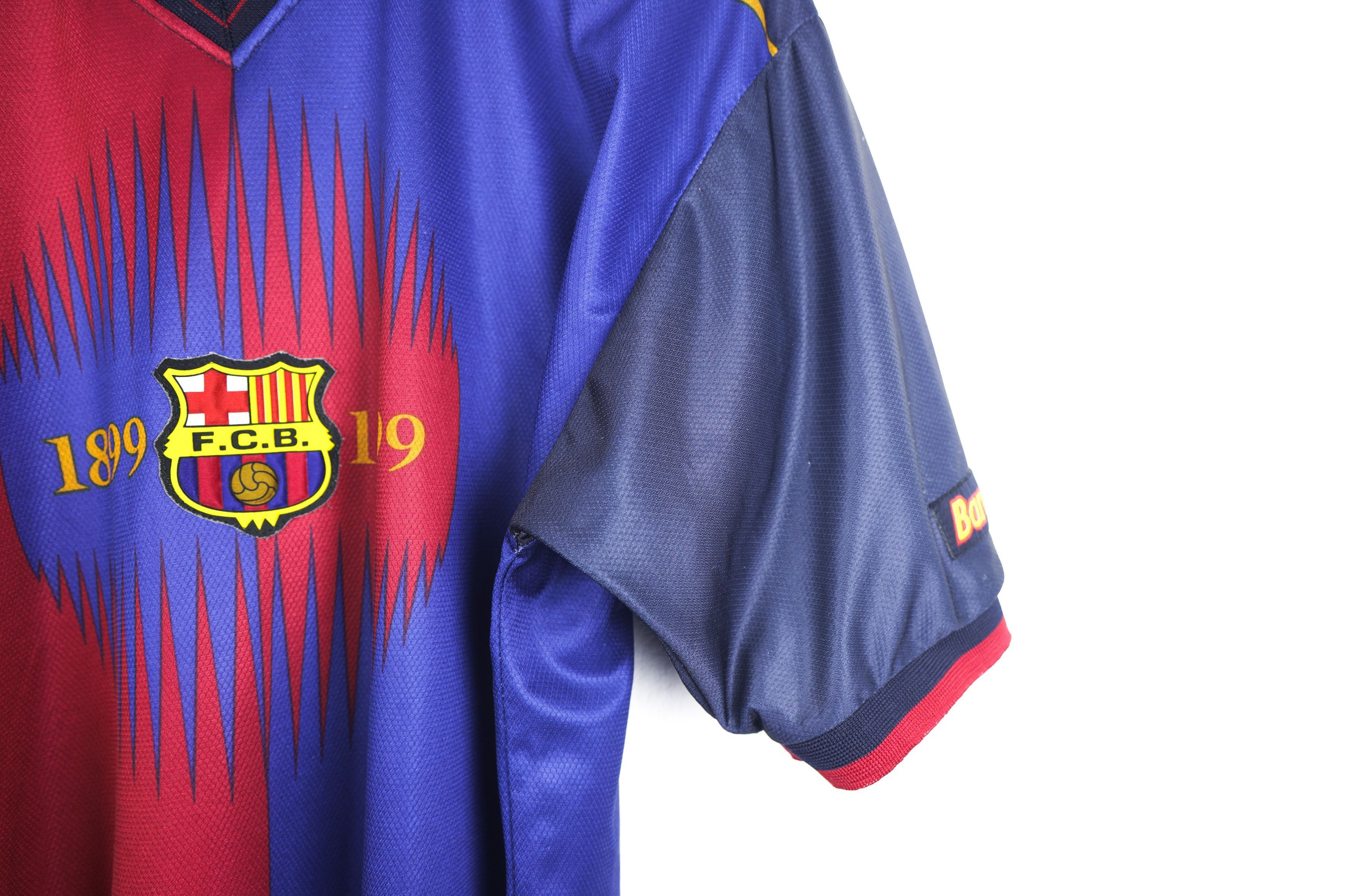 Vintage Vintage F.C. Barcelona "Rivaldo" 1999 Soccer Jersey T-shirt Size US XL / EU 56 / 4 - 5 Thumbnail