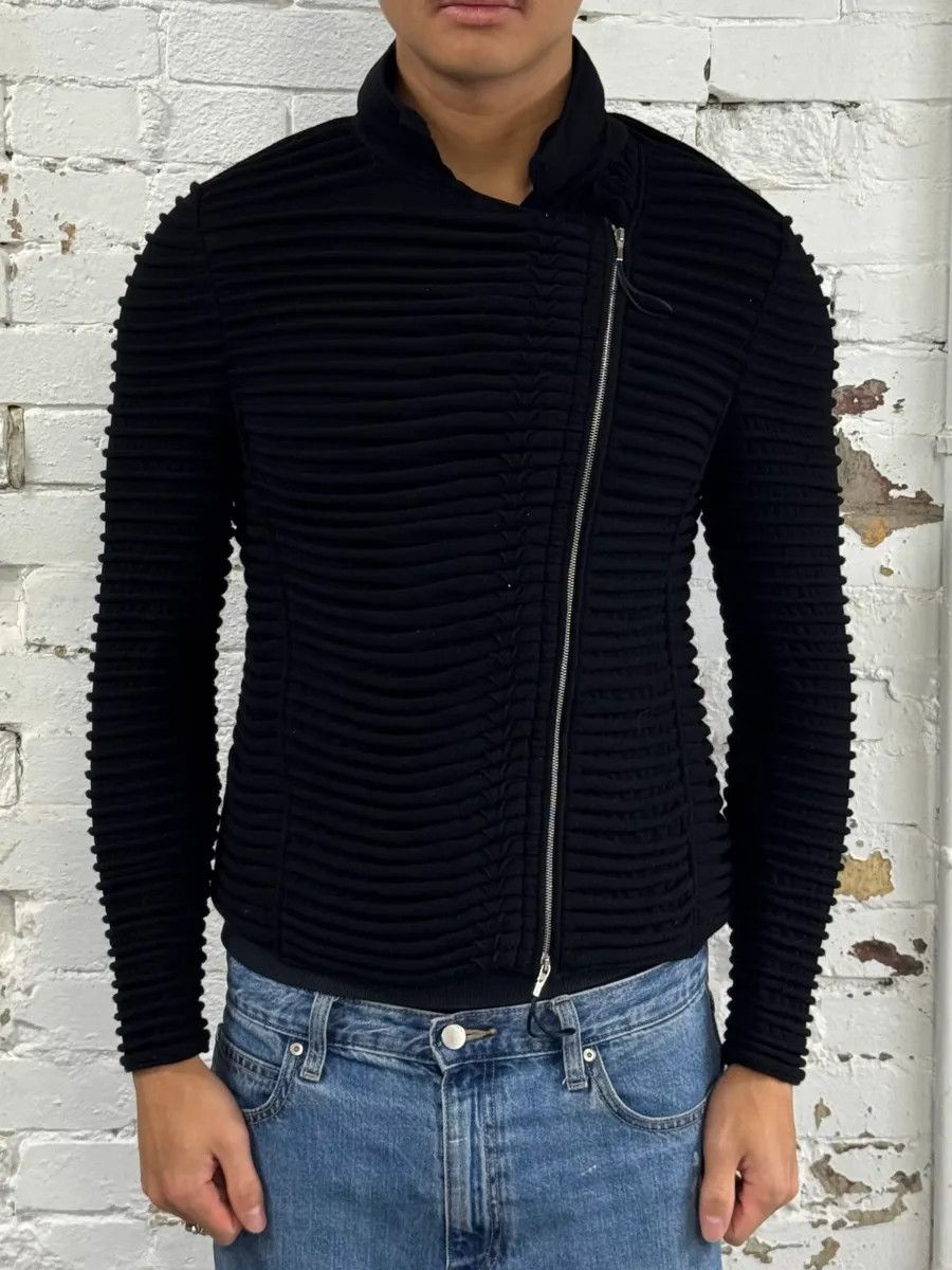 Giorgio Armani 2000s Giorgio Armani Horizontal Pleats Asymmetrical Zip Sweater Size XS / US 0-2 / IT 36-38 - 2 Thumbnail